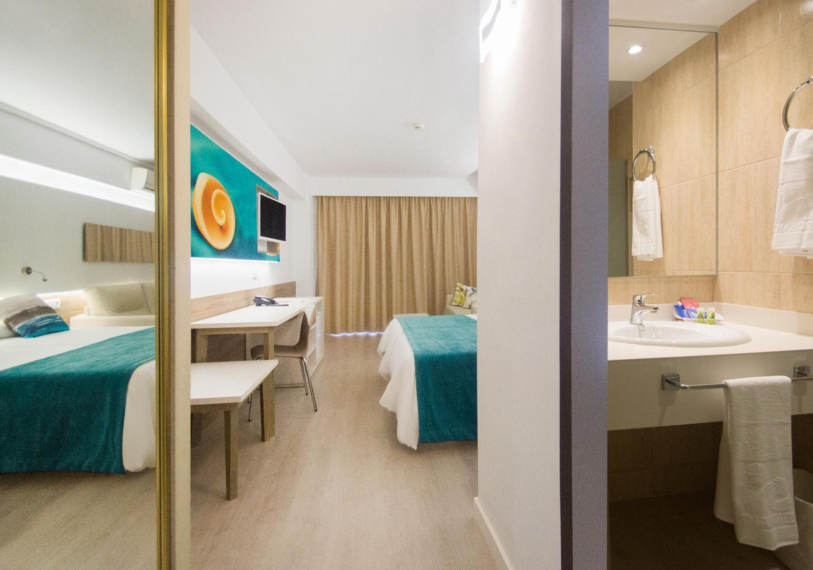 Double Room with Pool View photo 2