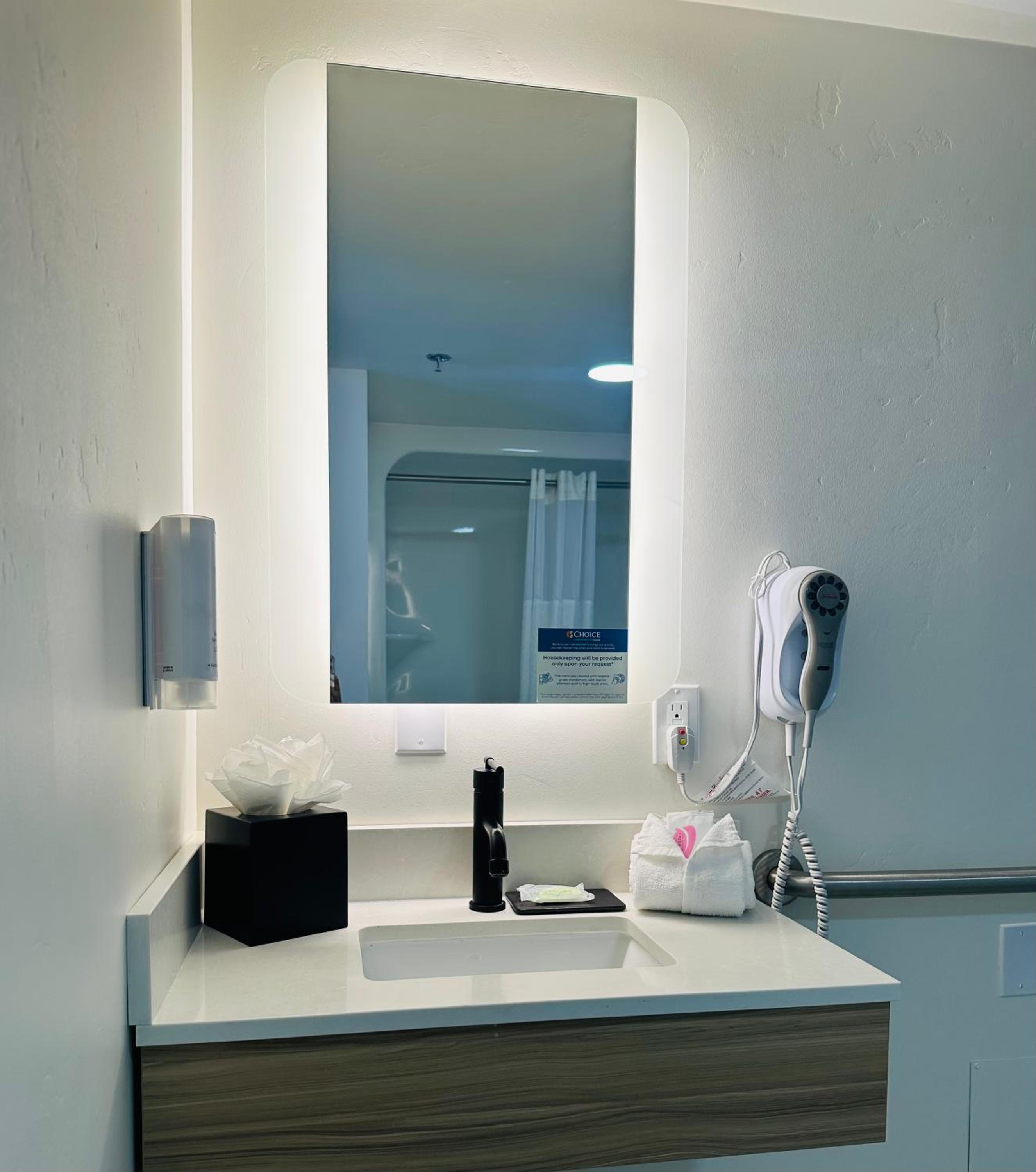 Queen Room - Accessible/Nonsmoking - Photo 4