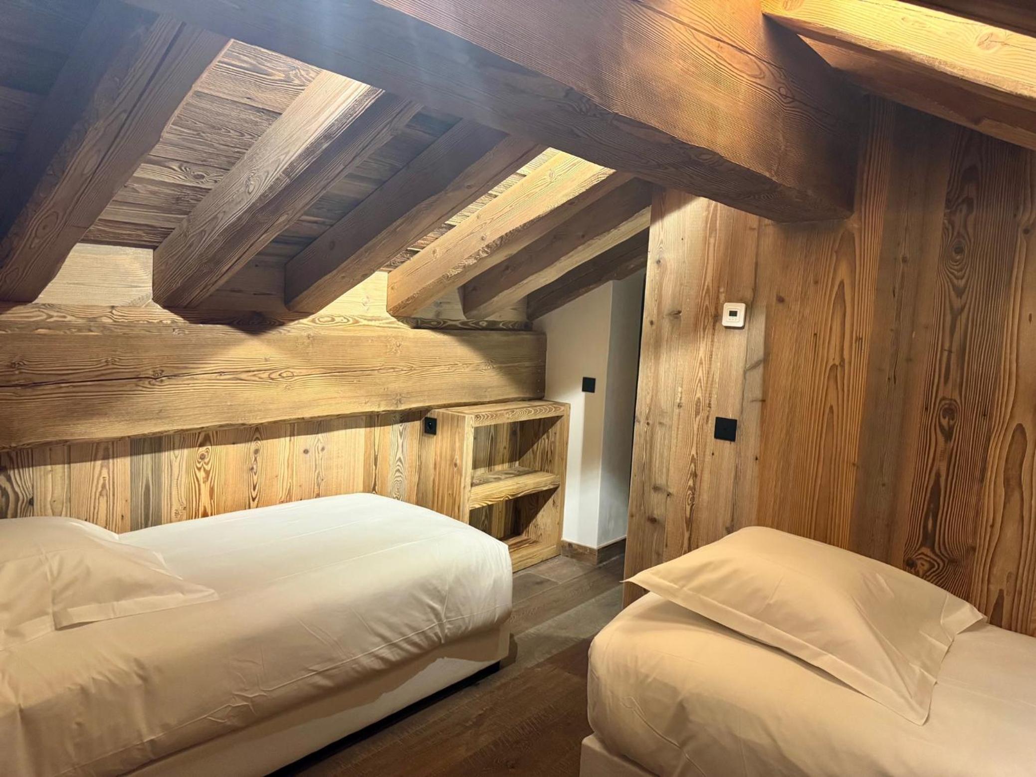 Three-Bedroom Apartment with Mountain View photo 1