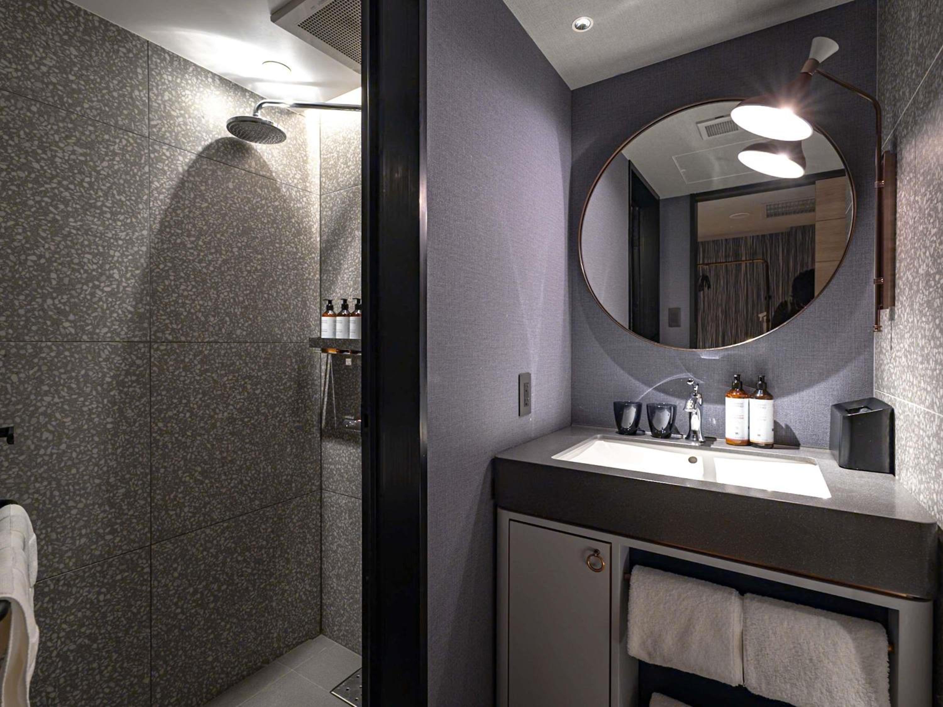 Privilege Room with Two Twin Beds and Sofa - Non Smoking - Photo 9