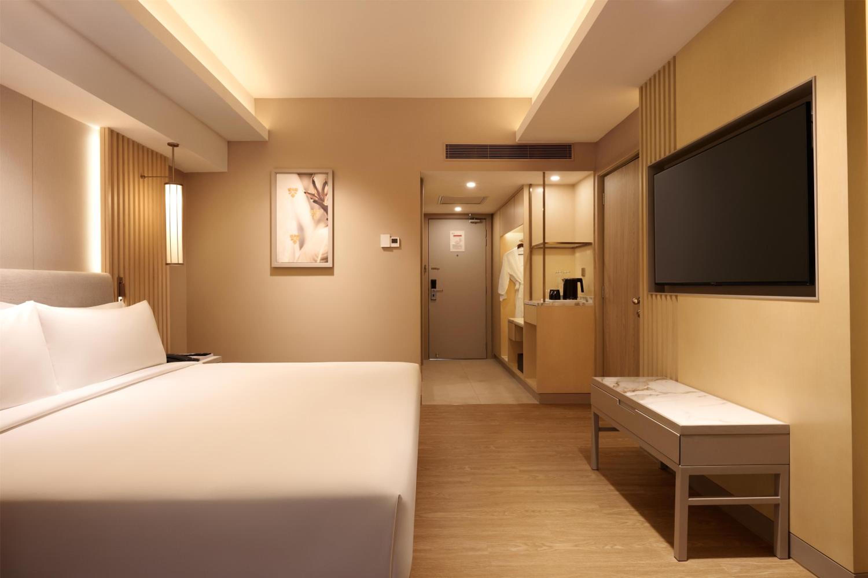 Executive King Room with Golf View - Photo 8