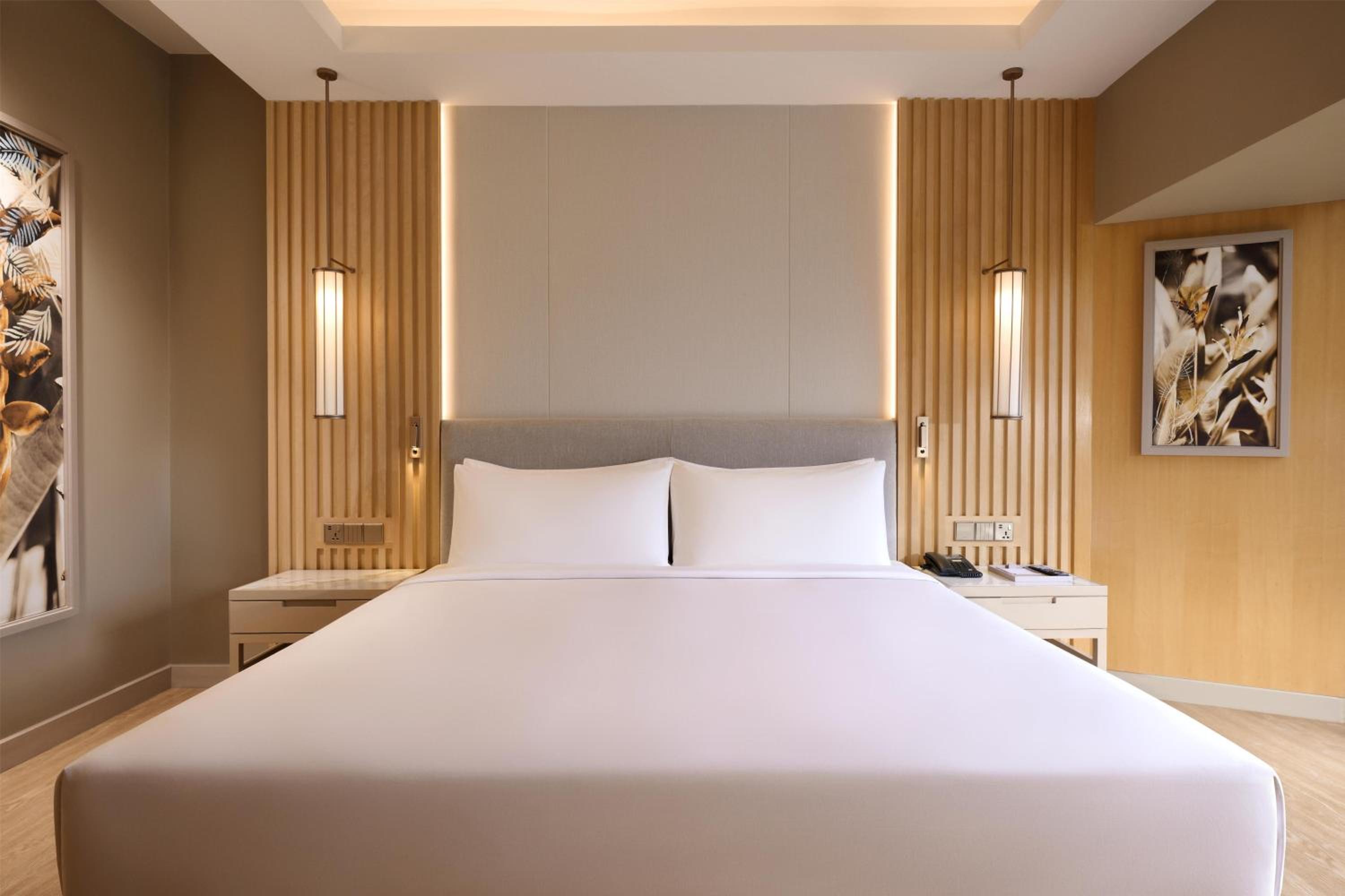 Executive King Room with Golf View - Photo 10