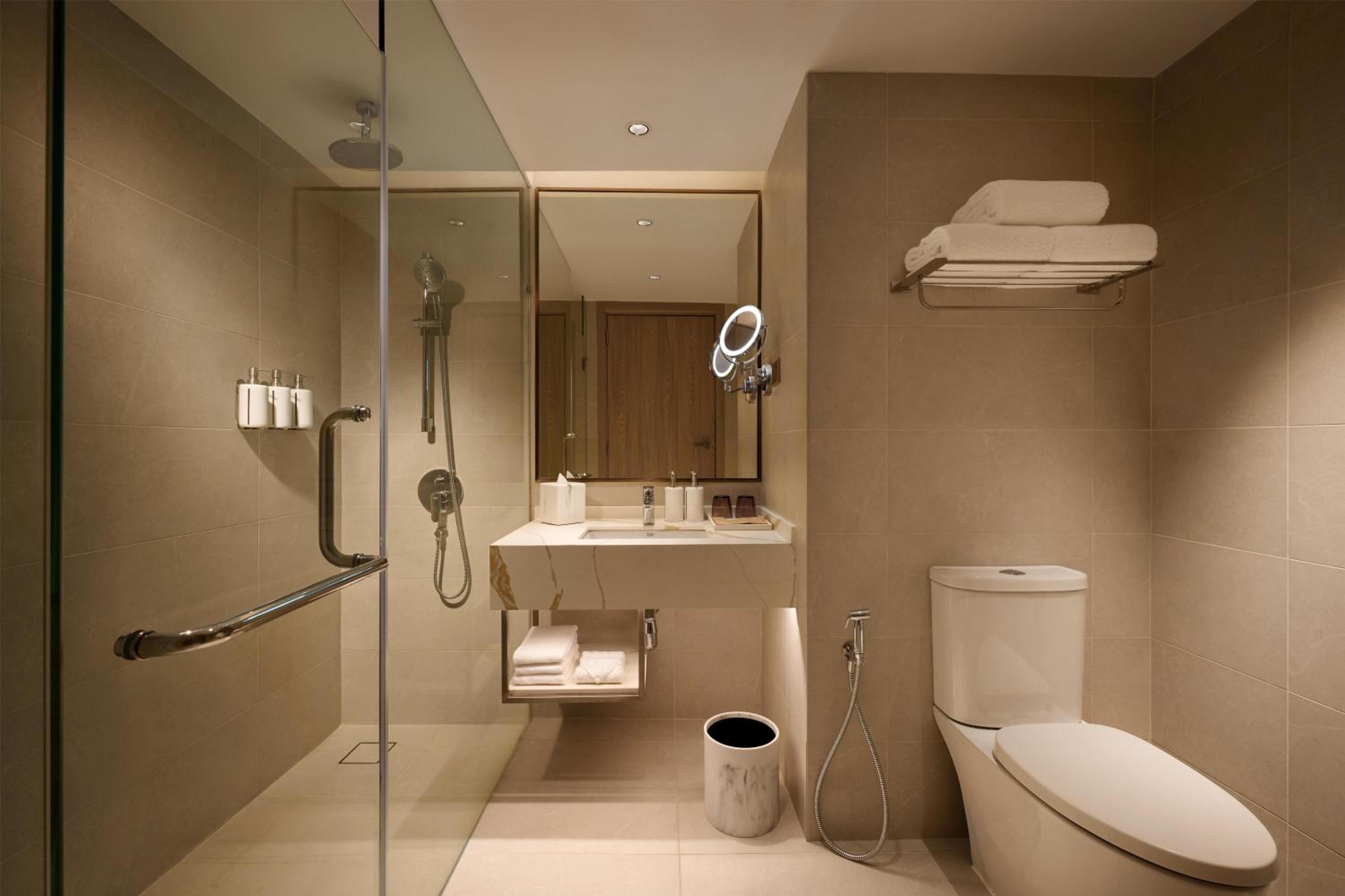 King Guest Room - Photo 6