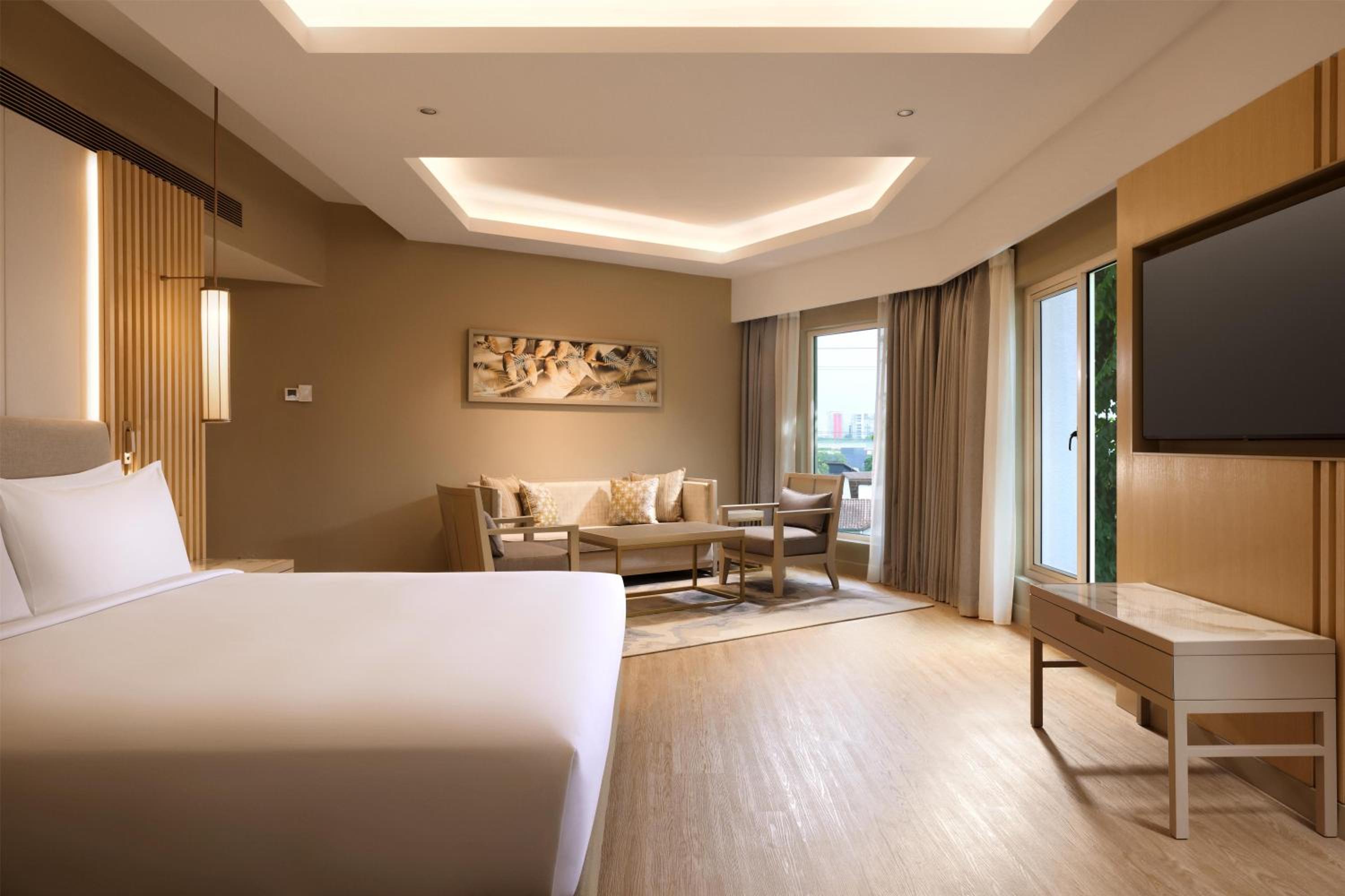 Premium King Room - Photo 2