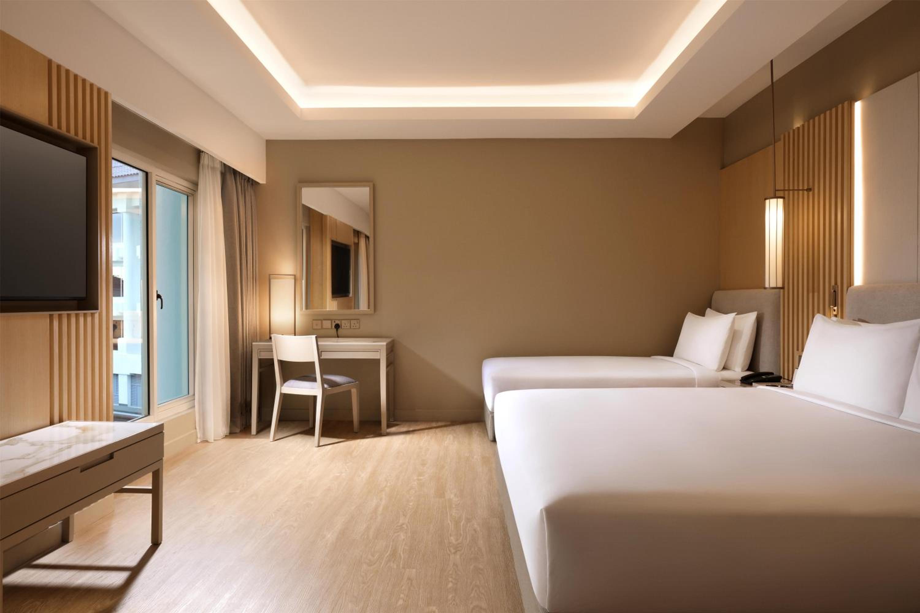 Premium King Room - Photo 4