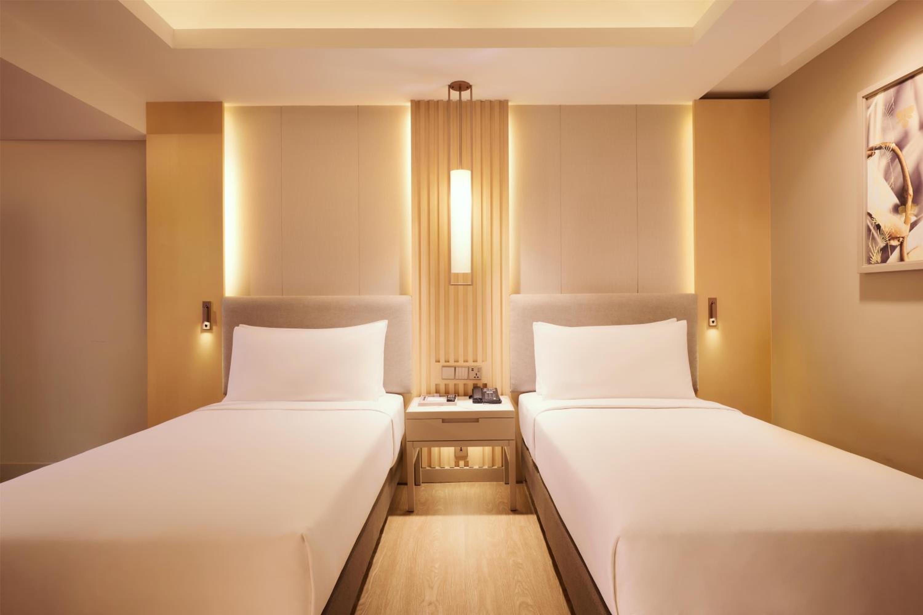 Executive Twin Room with Golf View - Photo 3