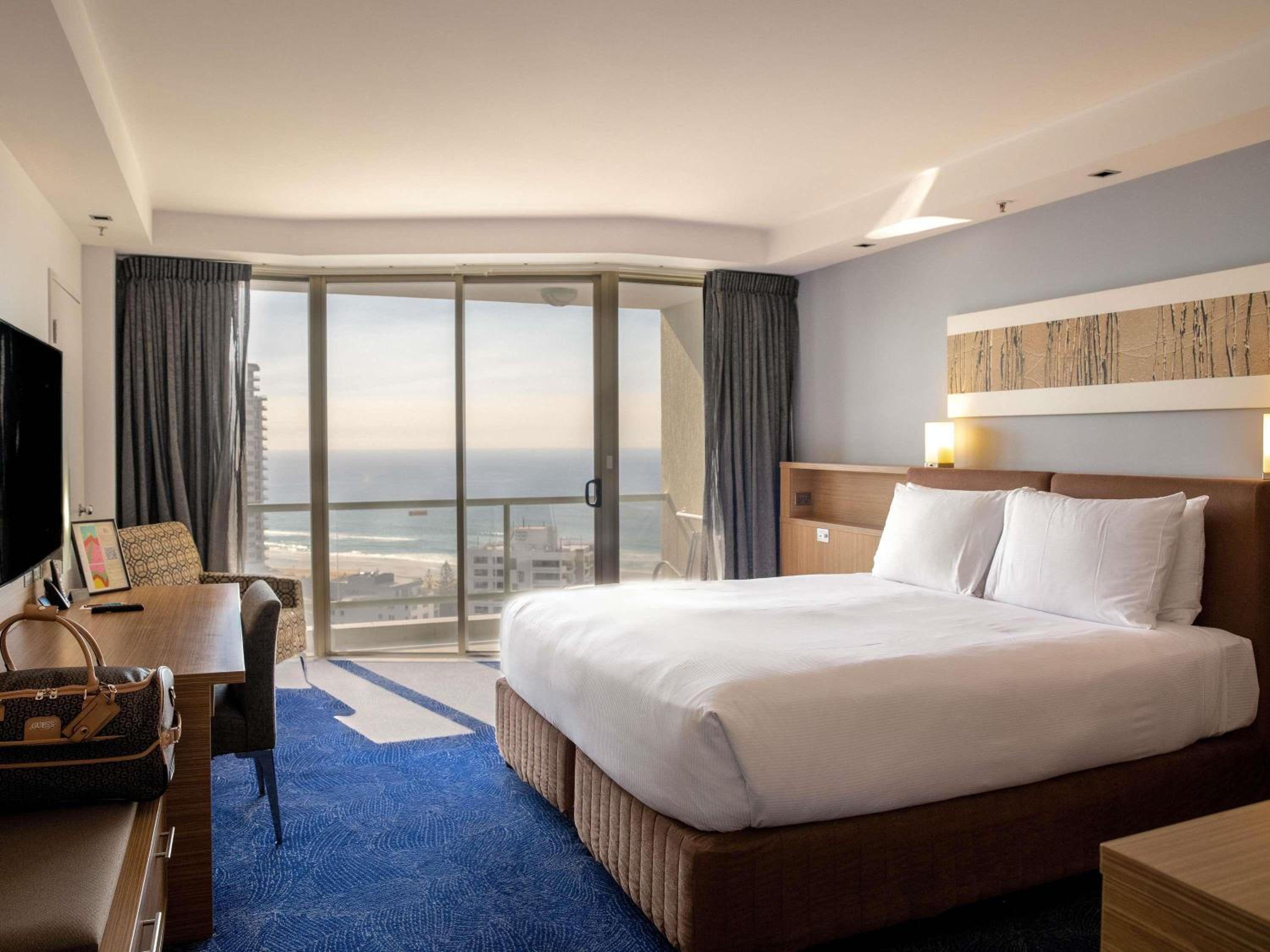 Luxury Queen Room with Ocean View - Photo 2
