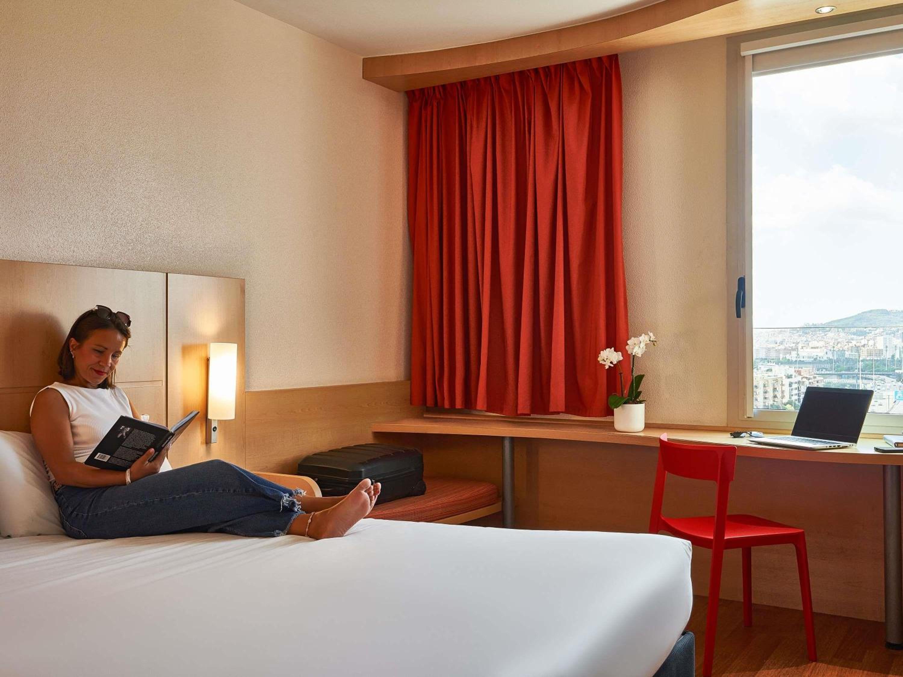 Standard Room with One Double Bed and One Single Bed - Photo 5