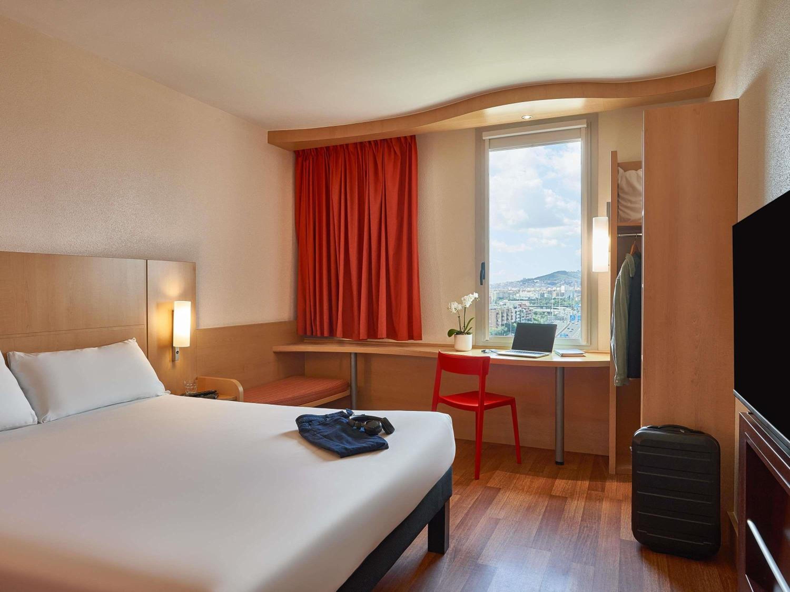 Standard Room with One Double Bed and One Single Bed - Photo 4