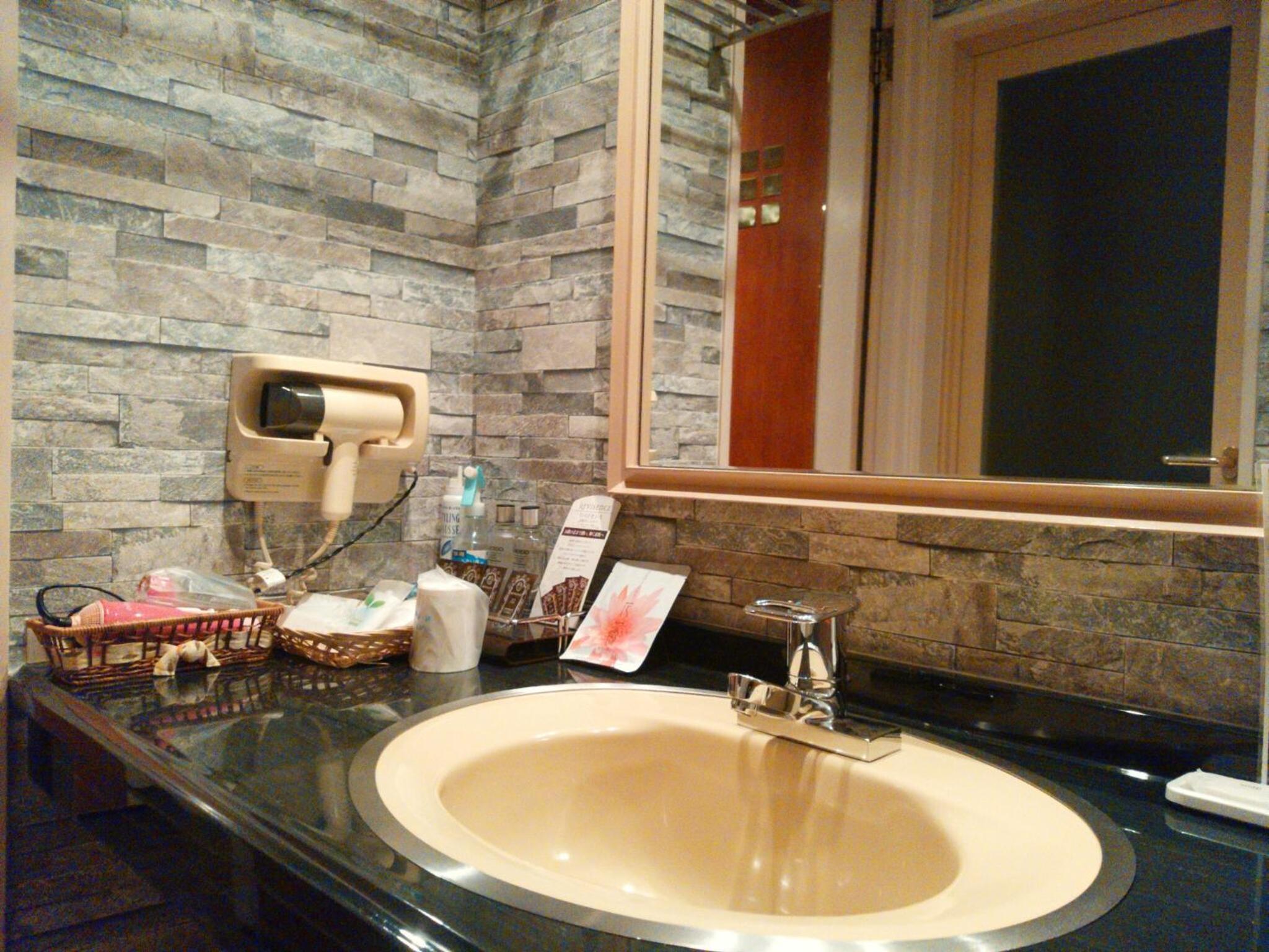 Large Double Room - Photo 9