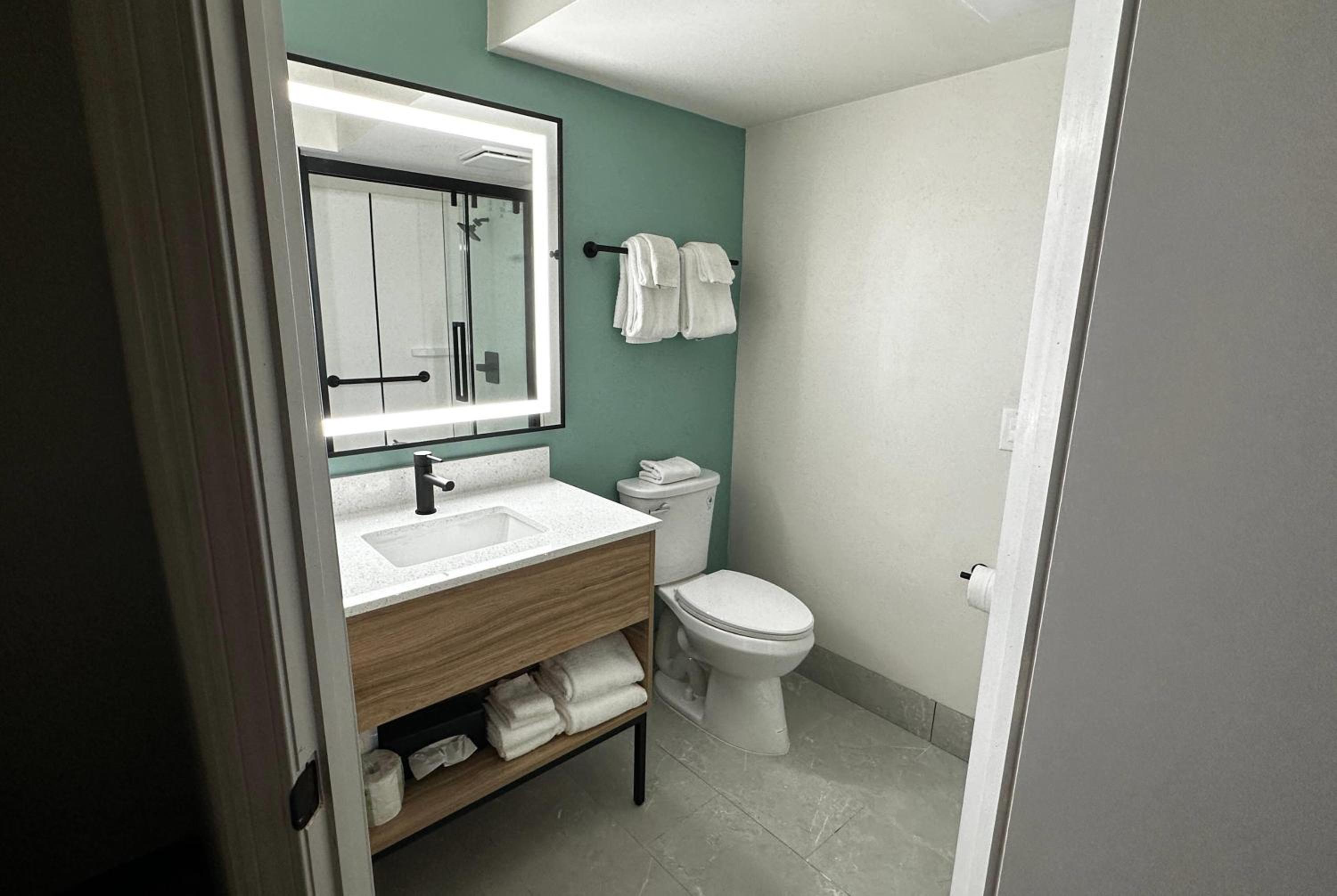 Double Room with Two Double Beds - Non-Smoking - Photo 3