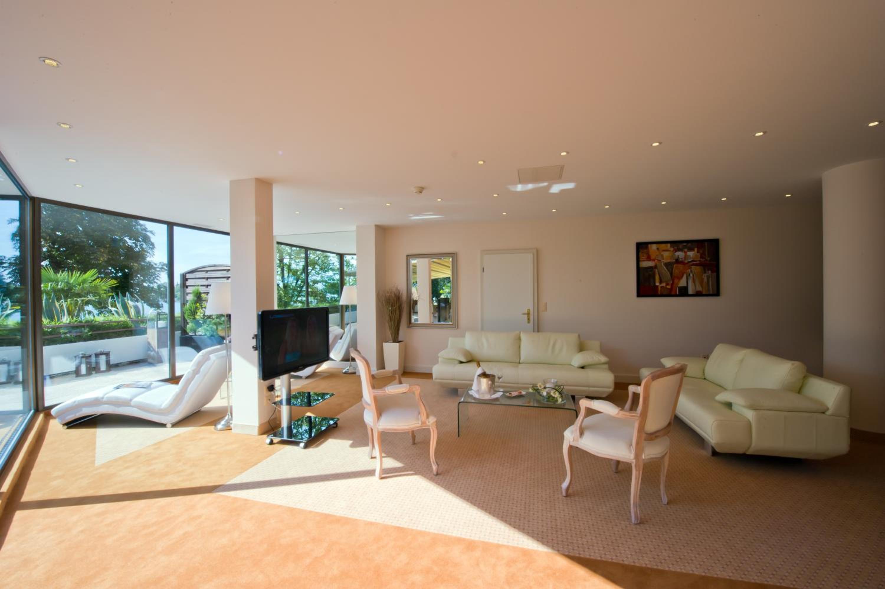 Royal Suite with Lake View and Terrace thumbnail 5