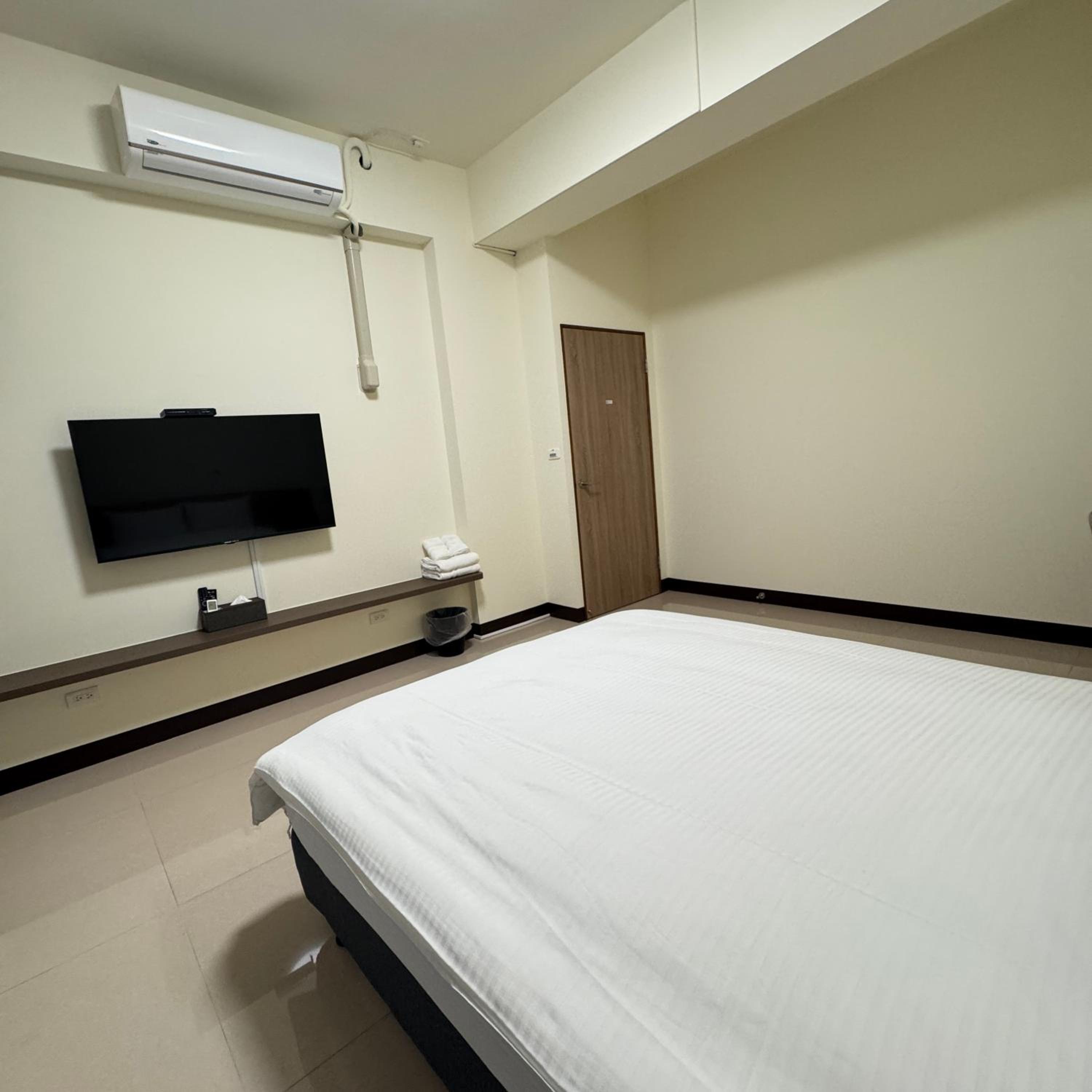 Standard Double Room with Shared Bathroom photo 3