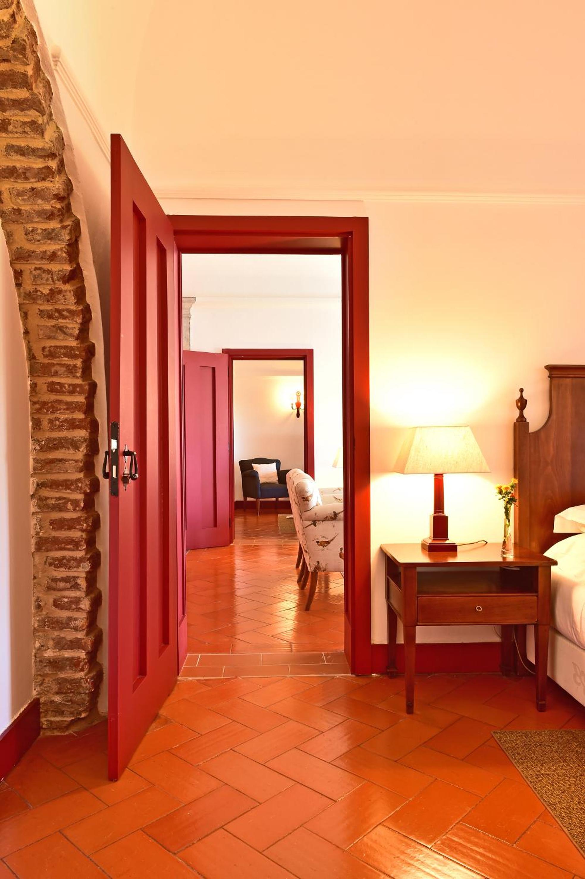 Standard Suite - Photo 2