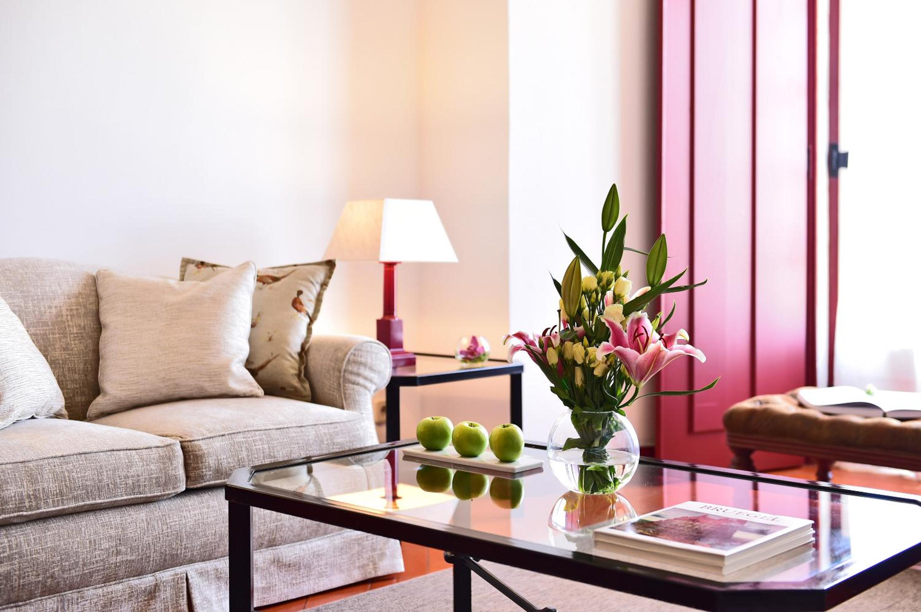 Standard Suite - Photo 9