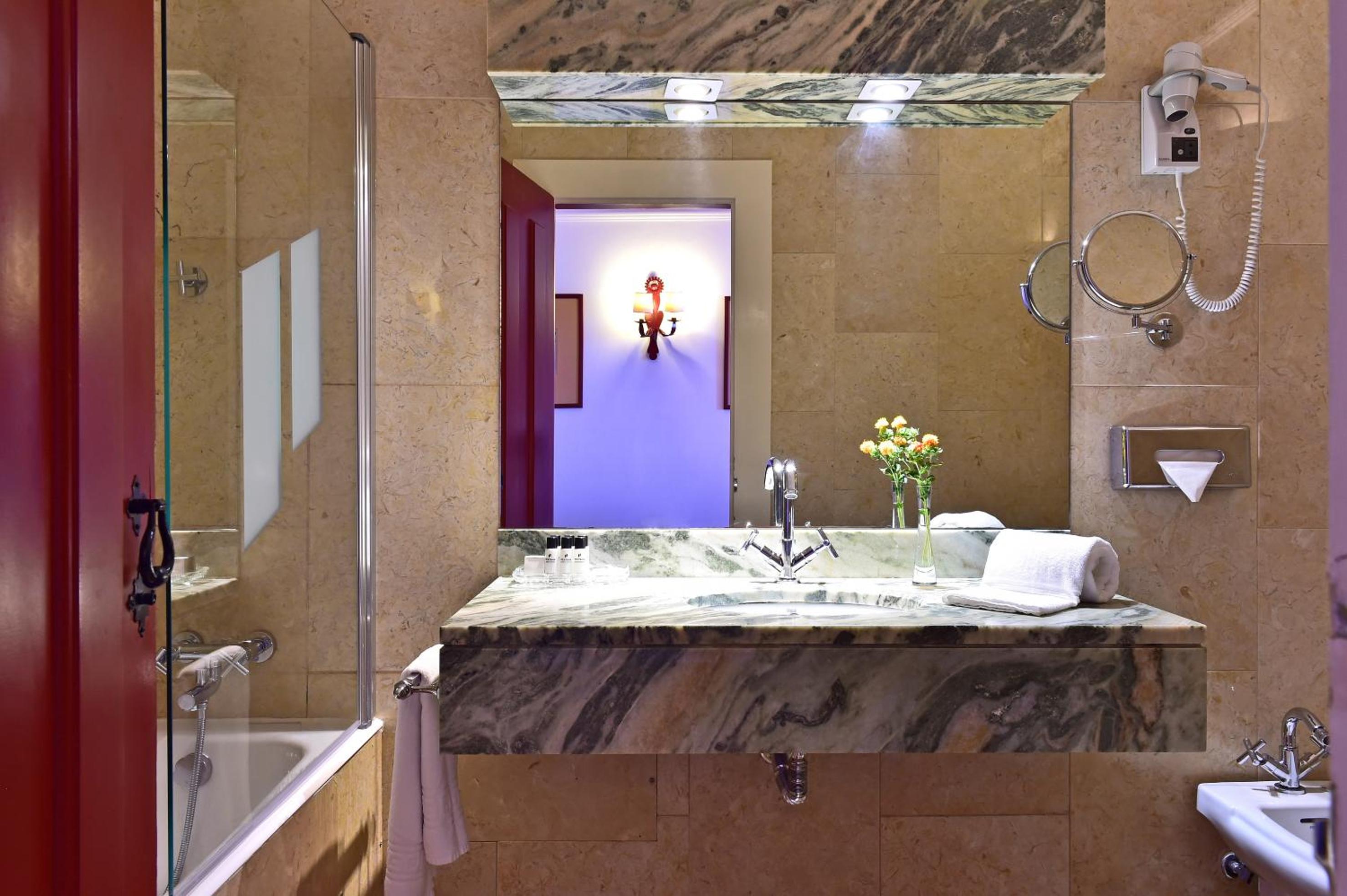 Classic Double or Twin Room - Photo 5