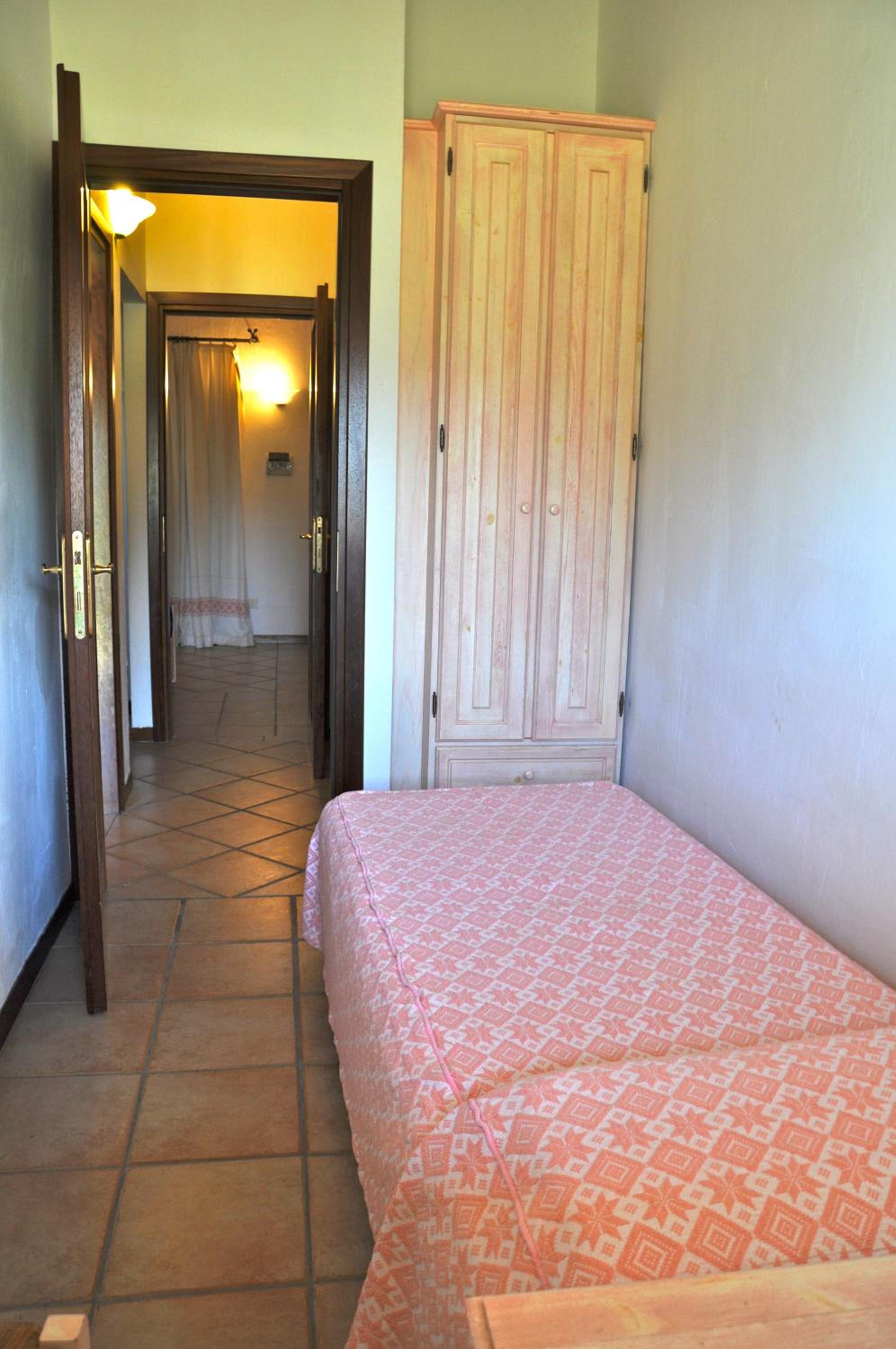 Two-Bedroom Apartment (5 Adults) photo 2