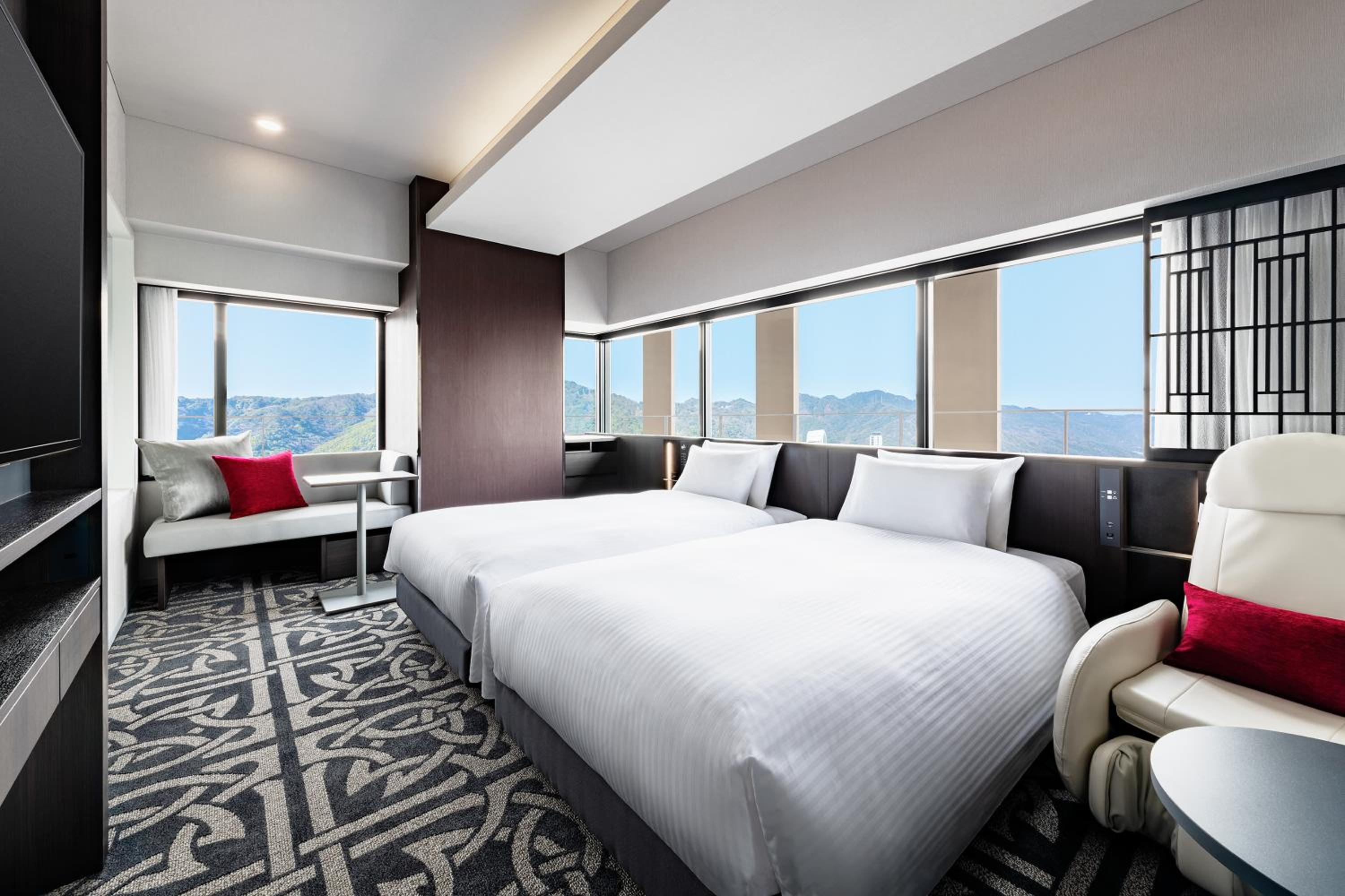Corner Twin Room High Floor - Non-Smoking - Photo 8