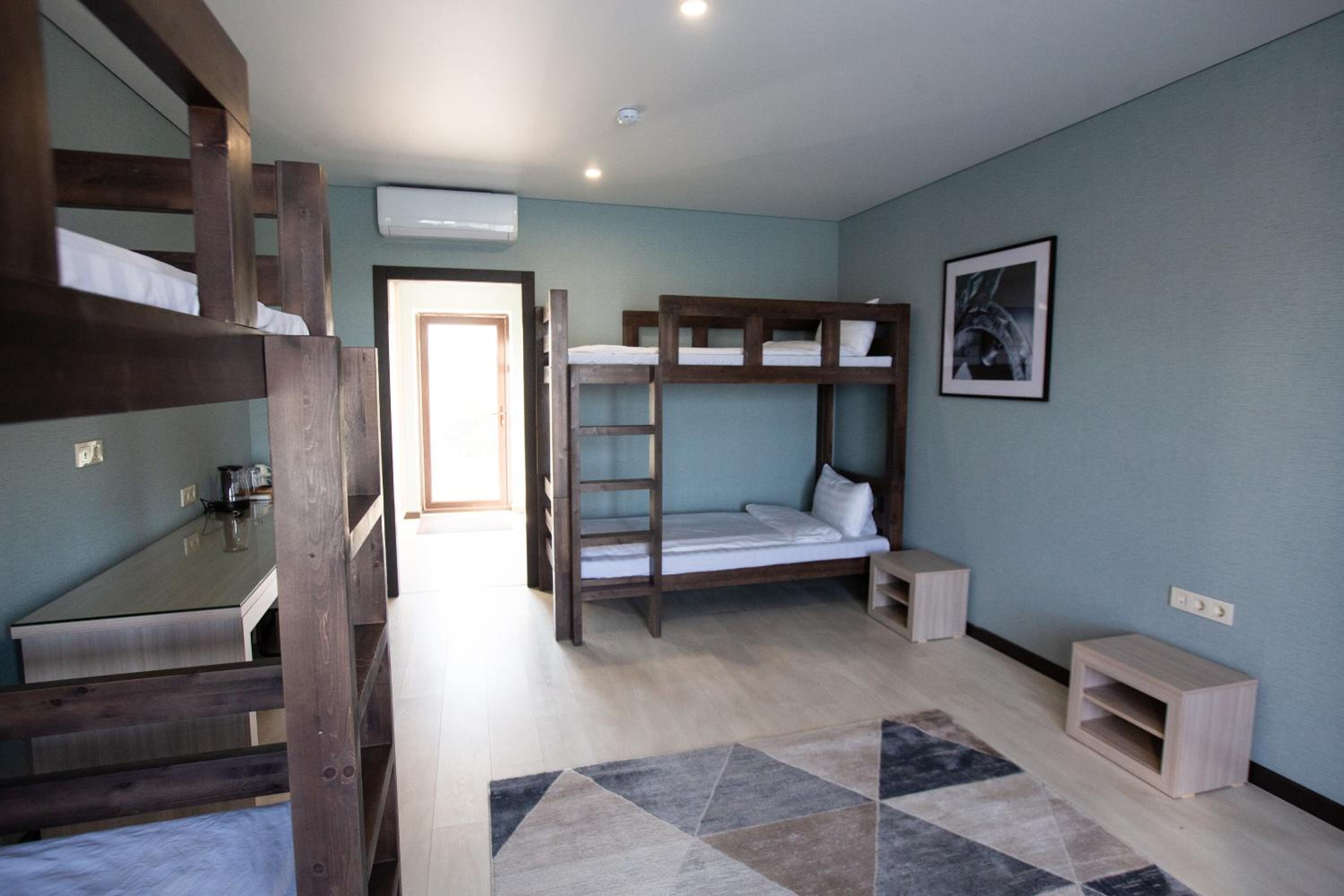 Deluxe Family Room