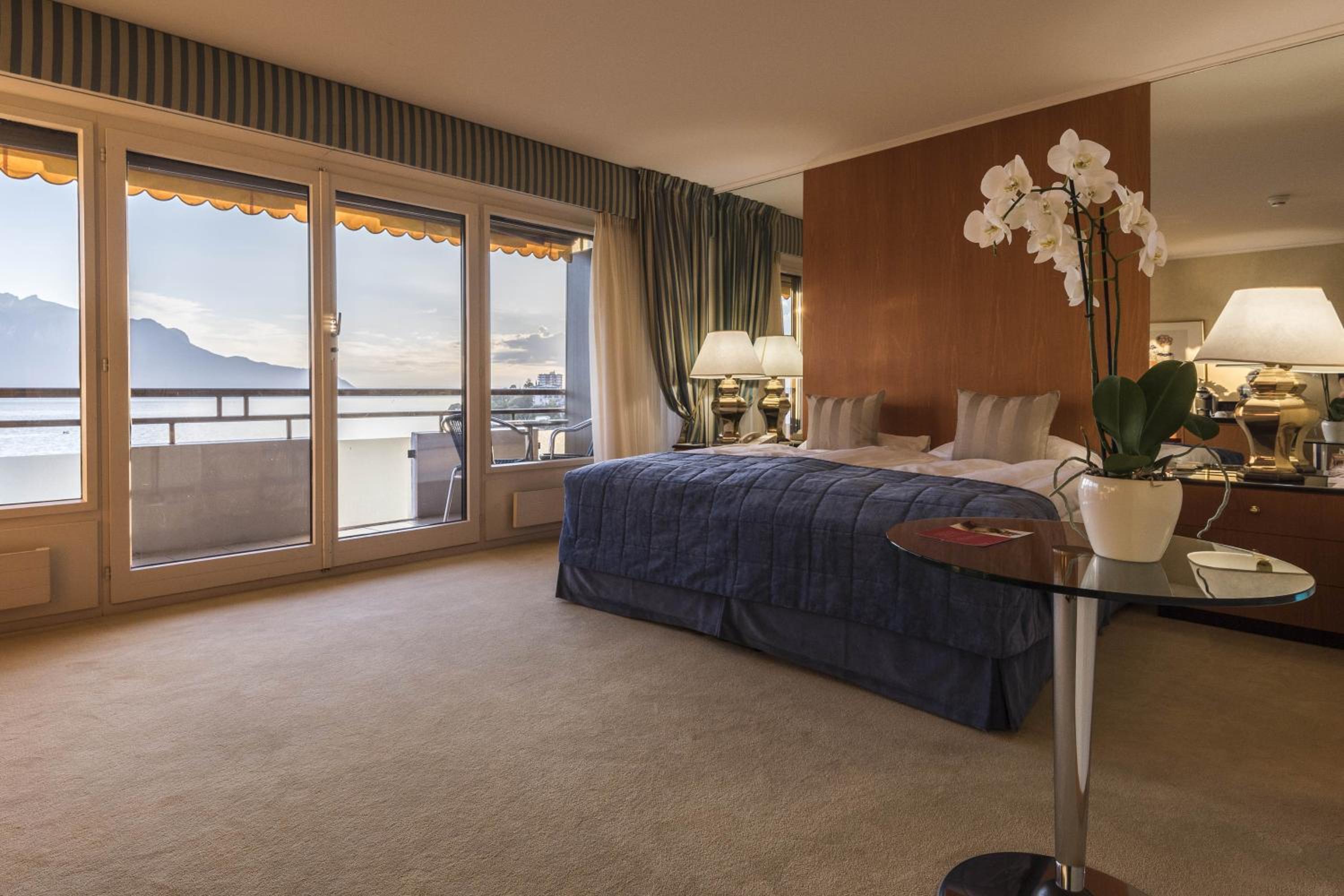 Deluxe Double Room with Balcony - Park and Lake or Lake View - Photo 7