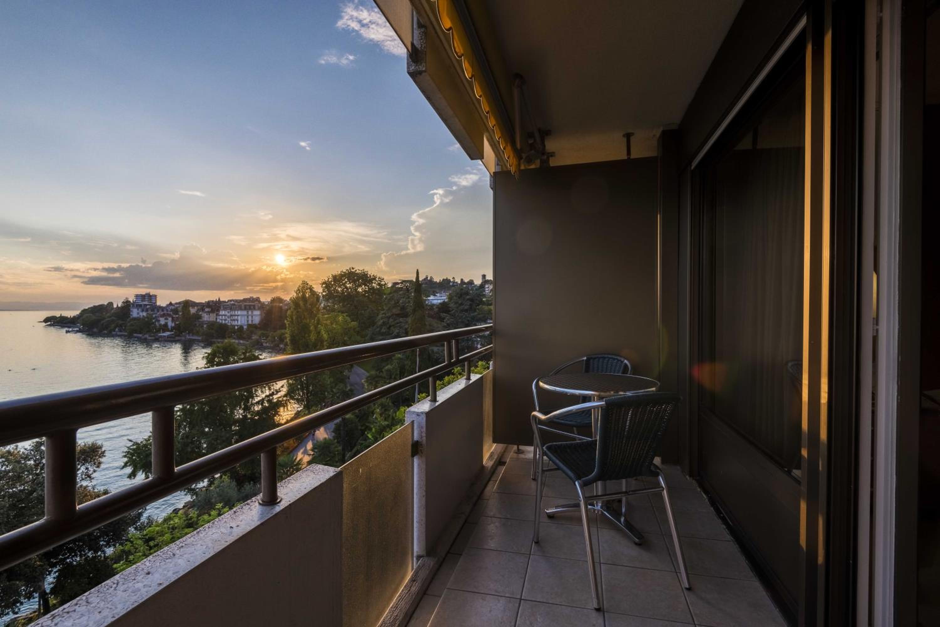 Deluxe Double Room with Balcony - Park and Lake or Lake View - Photo 2