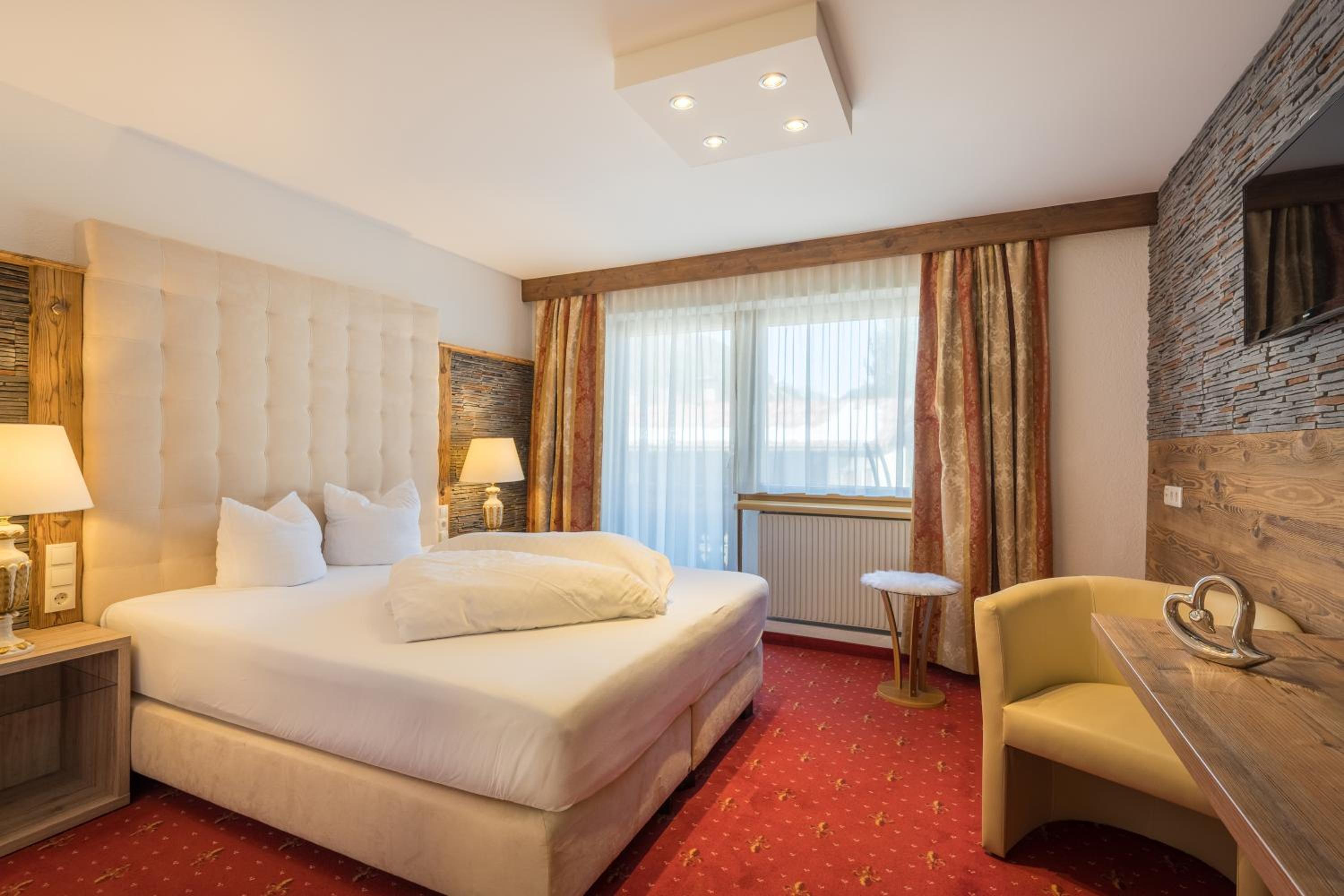 Deluxe Double Room with Extra Bed photo 1