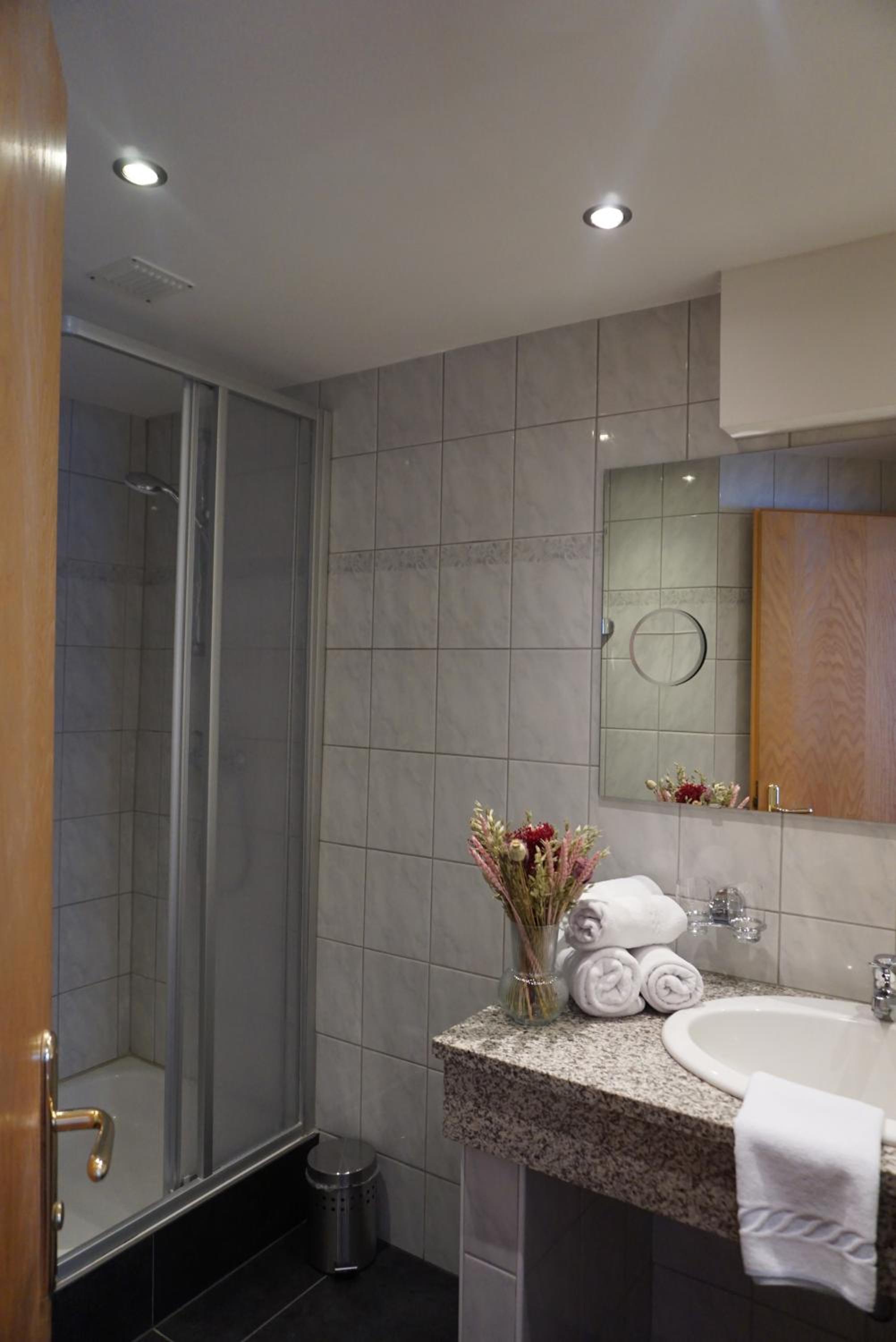Deluxe Double Room with Extra Bed photo 2