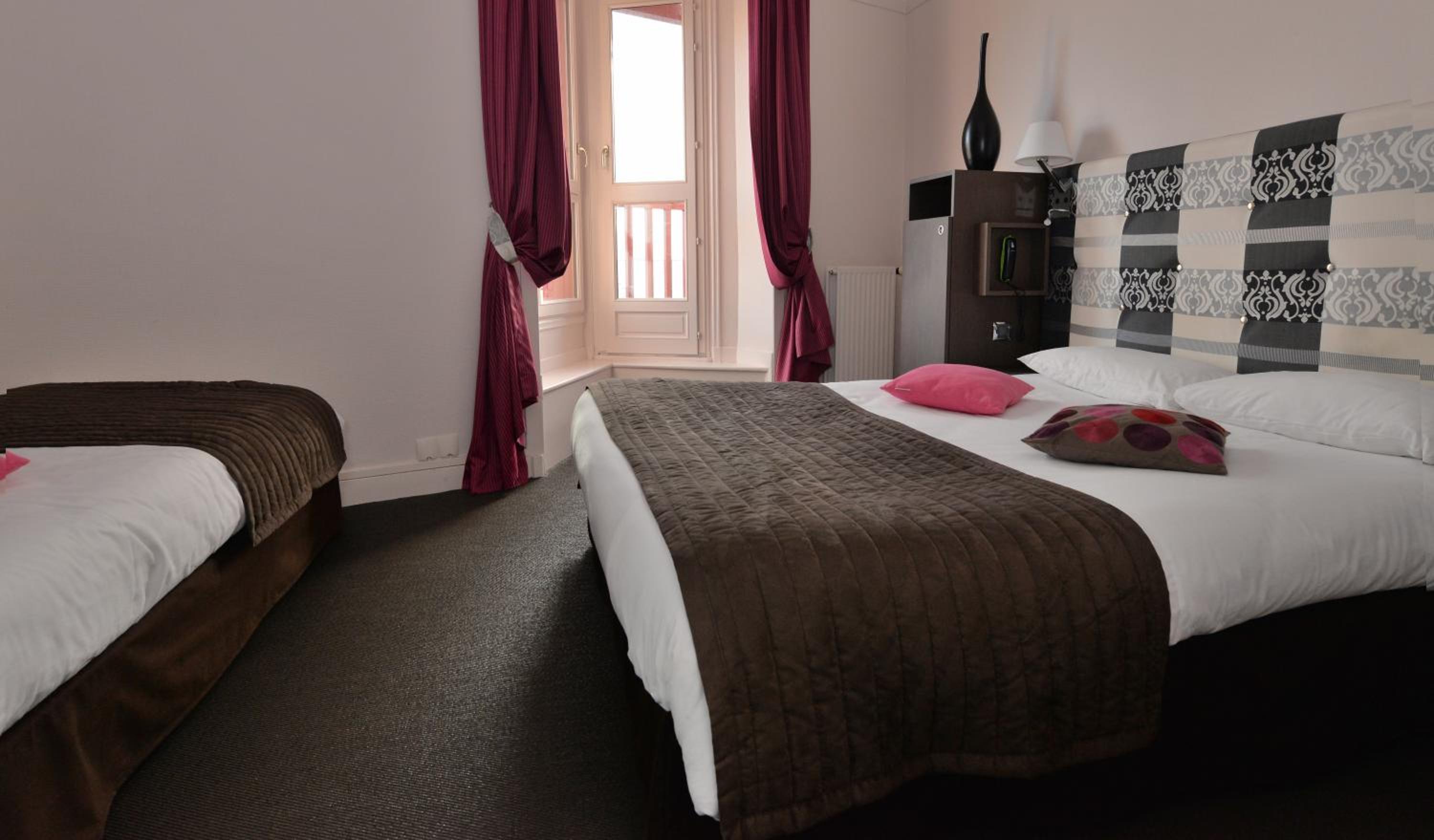 Comfort Triple Room with City View photo 3
