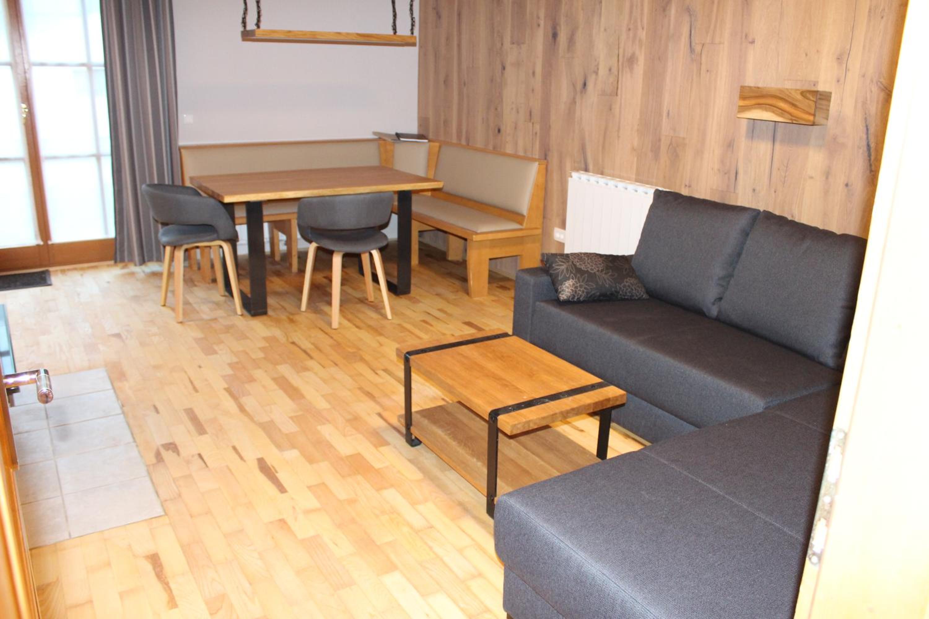 One-Bedroom Apartment photo 1