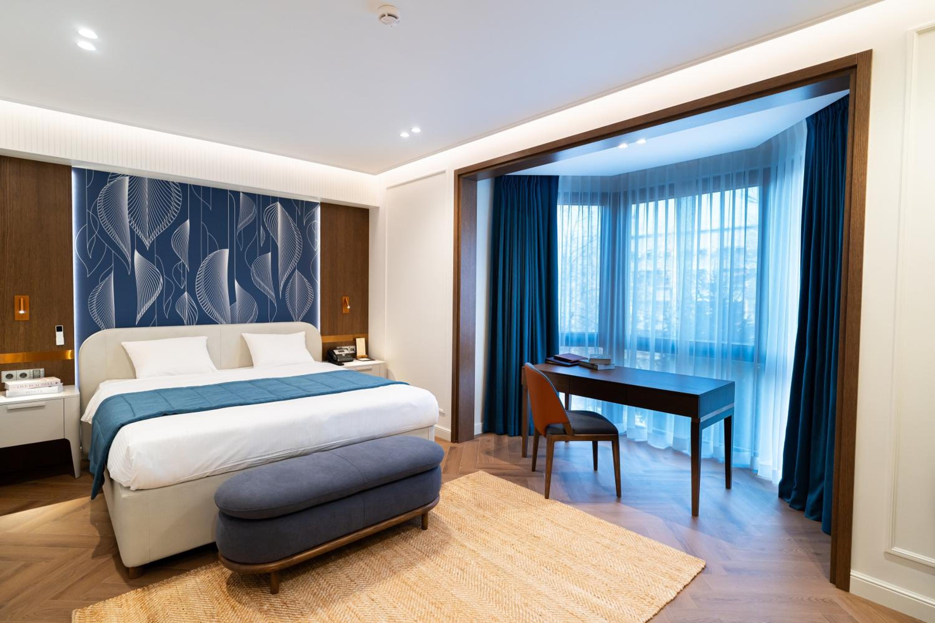 Deluxe Double Room with Bath photo 3