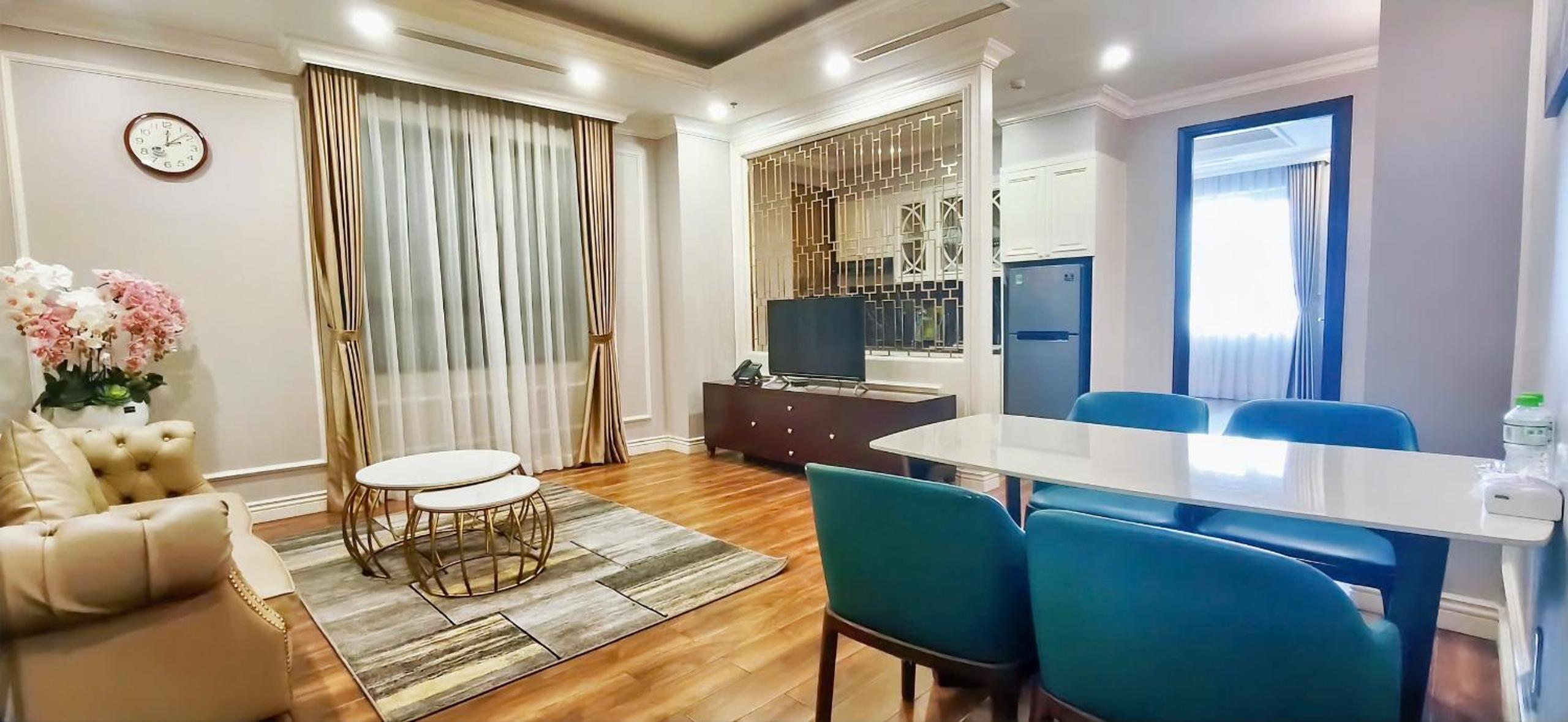 One-Bedroom Apartment with Lake View photo 2