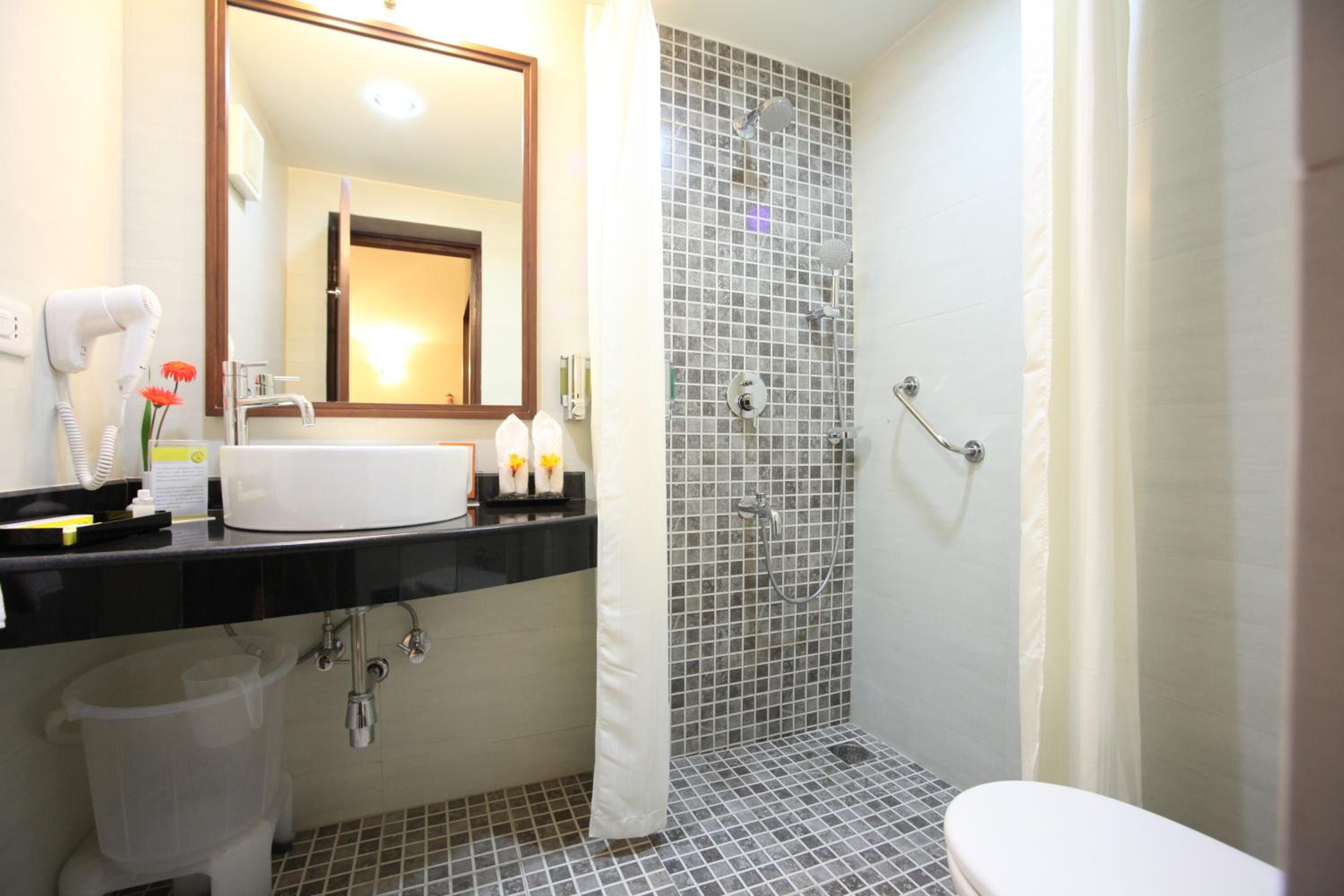 Privilege Suite - Photo 2