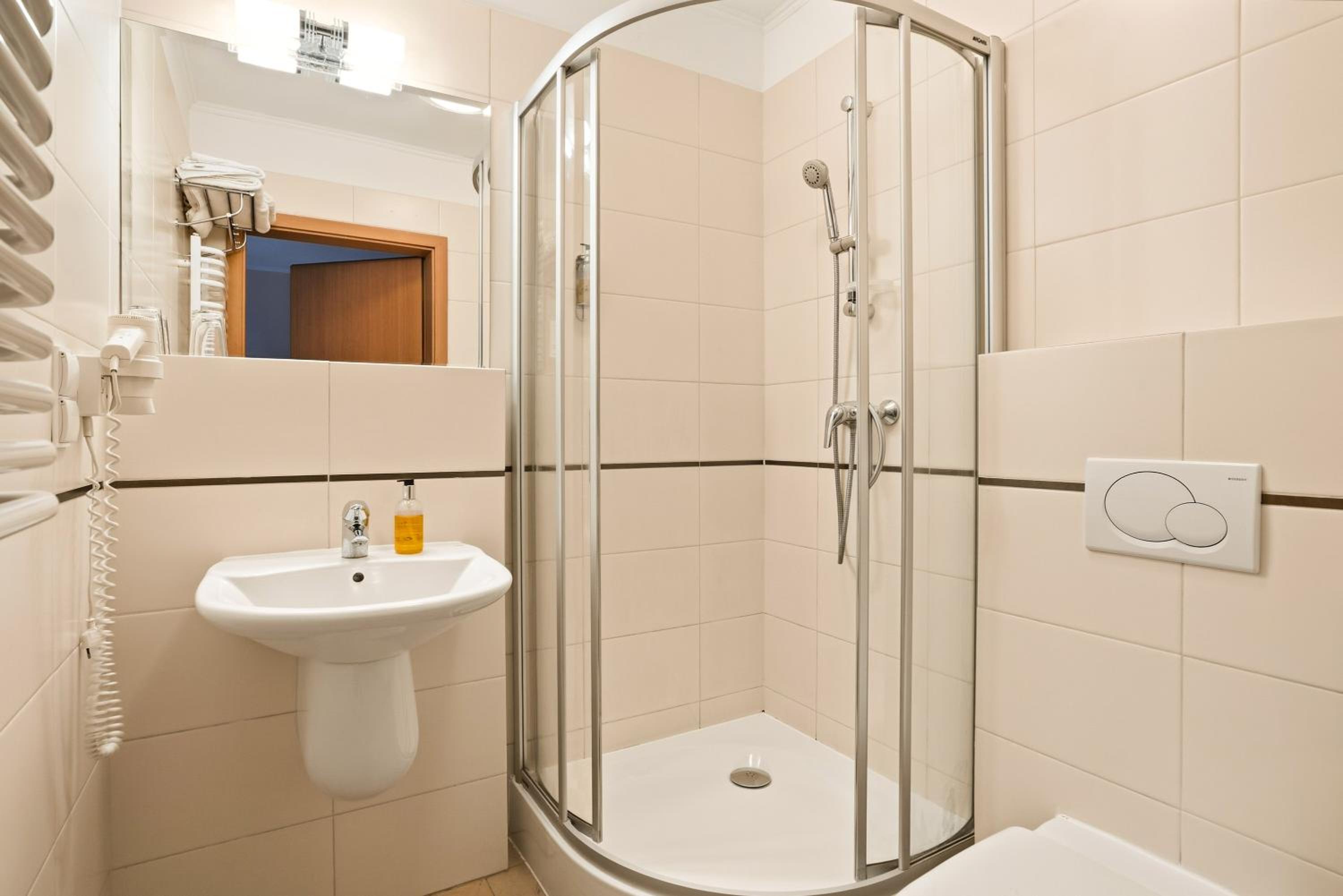 Small Single Room photo 2