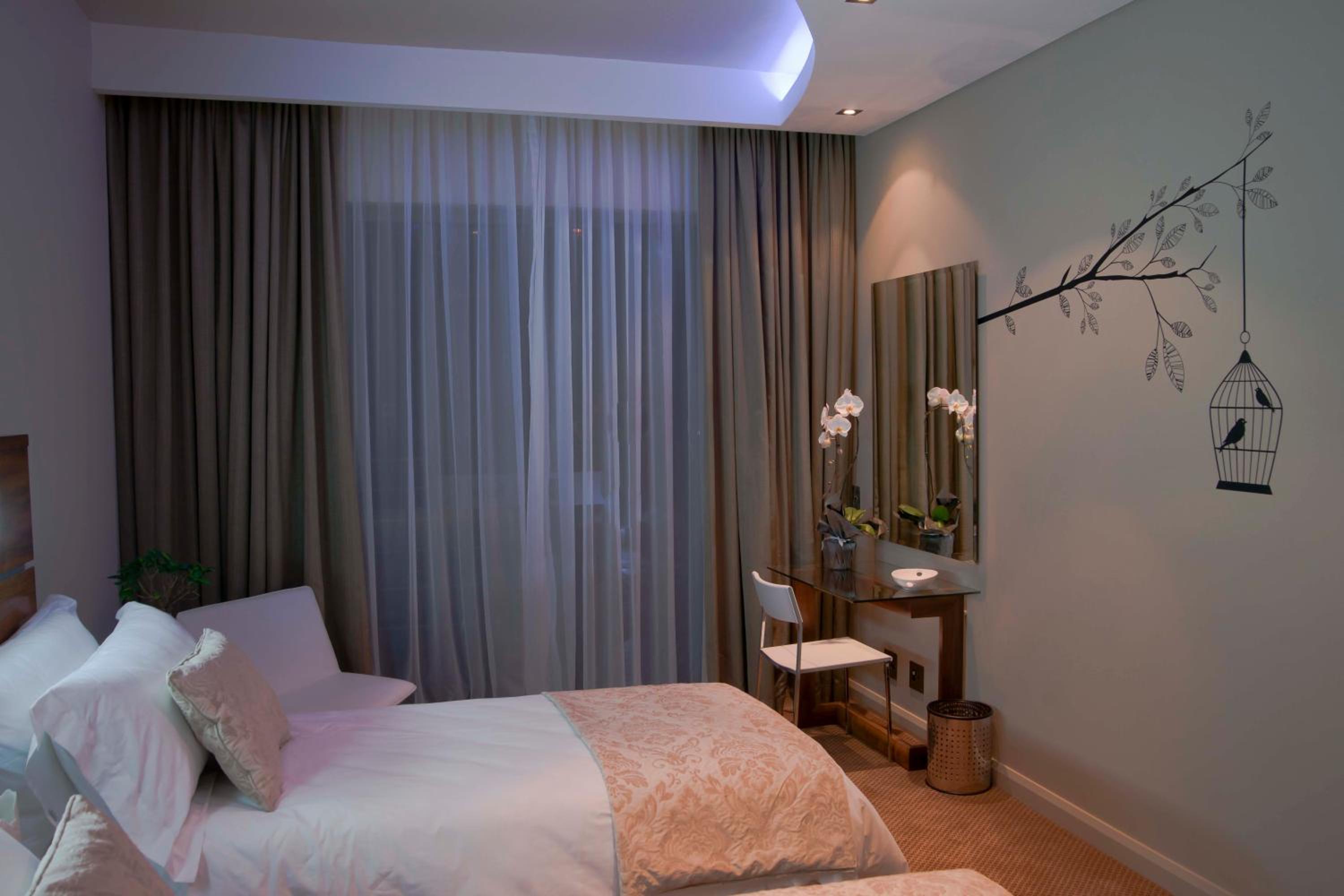 Twin Room with Private Bathroom photo 1