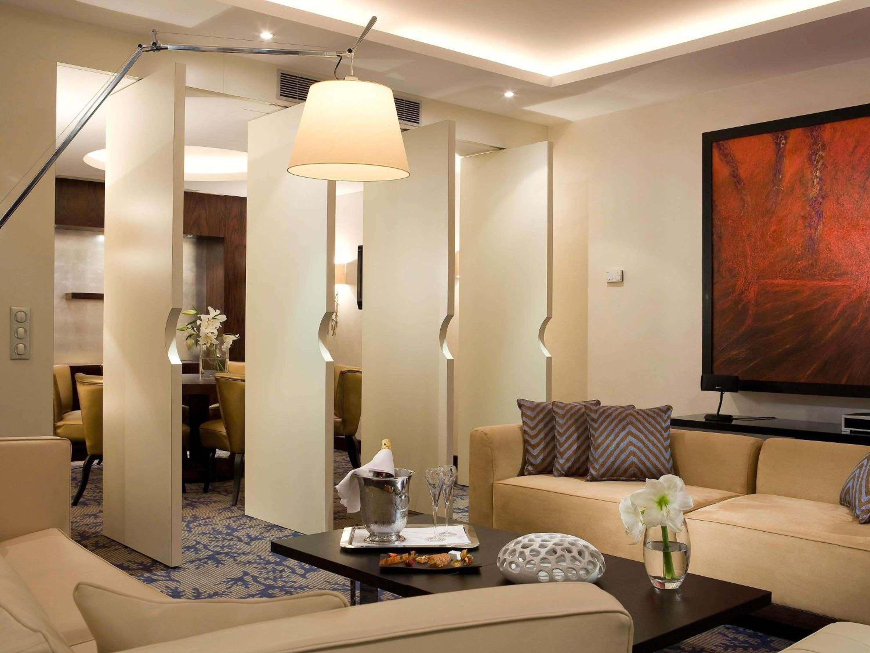 Prestige King Suite with Lounge Area and Spa Access - Top Floor photo 2
