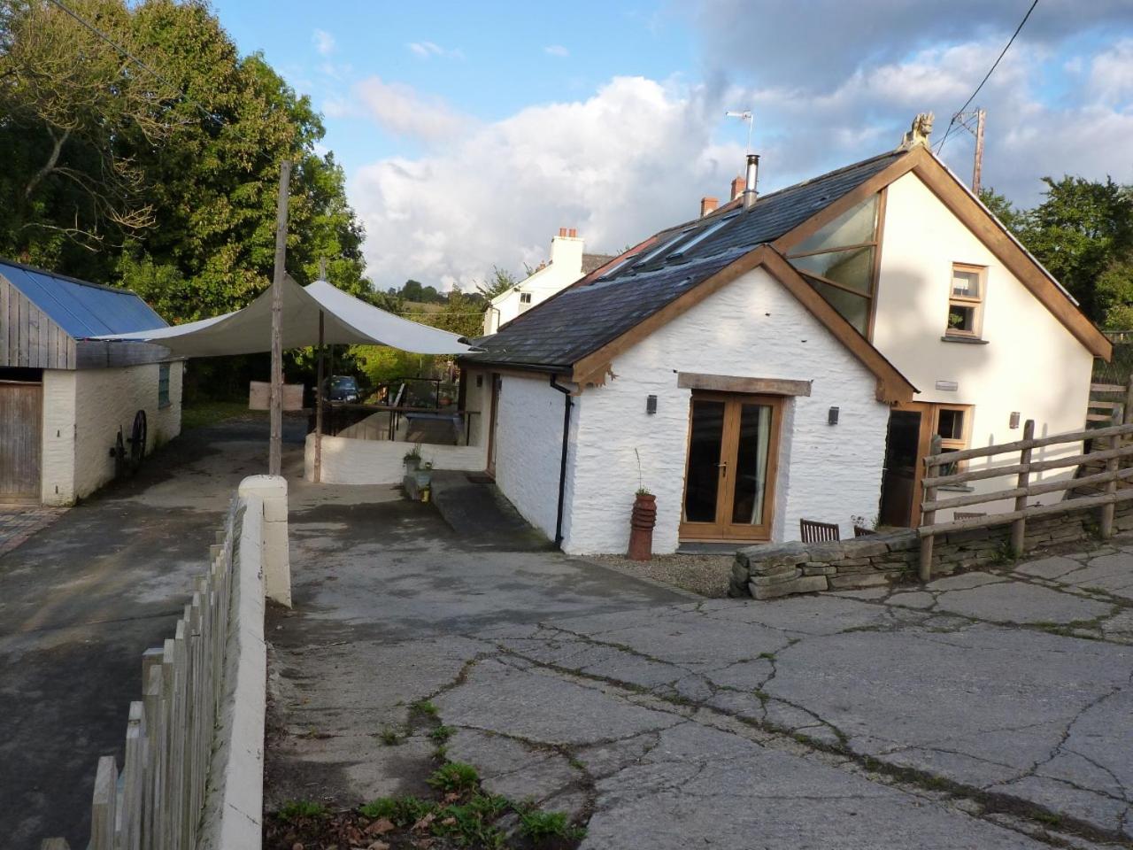 Two-Bedroom House photo 2