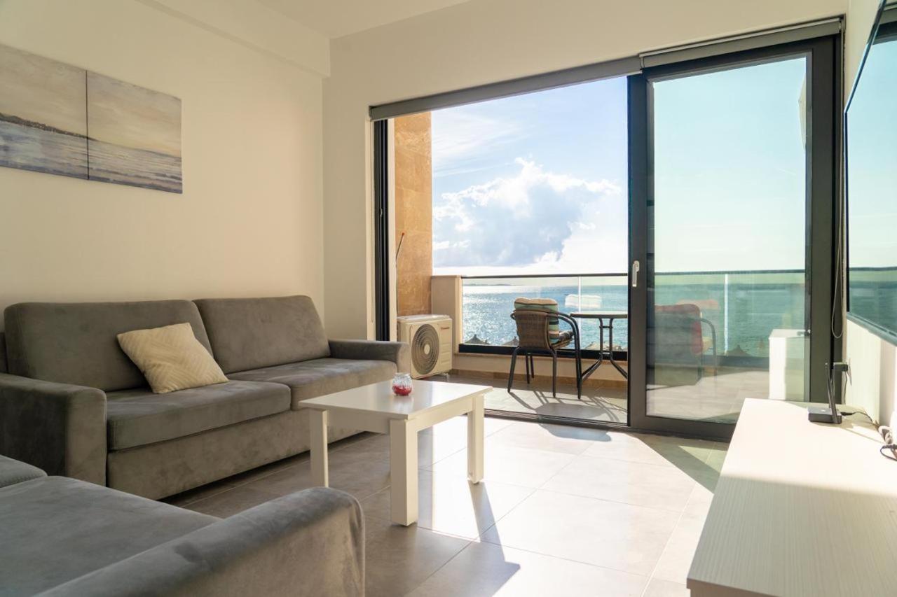 One-Bedroom Apartment with Sea View