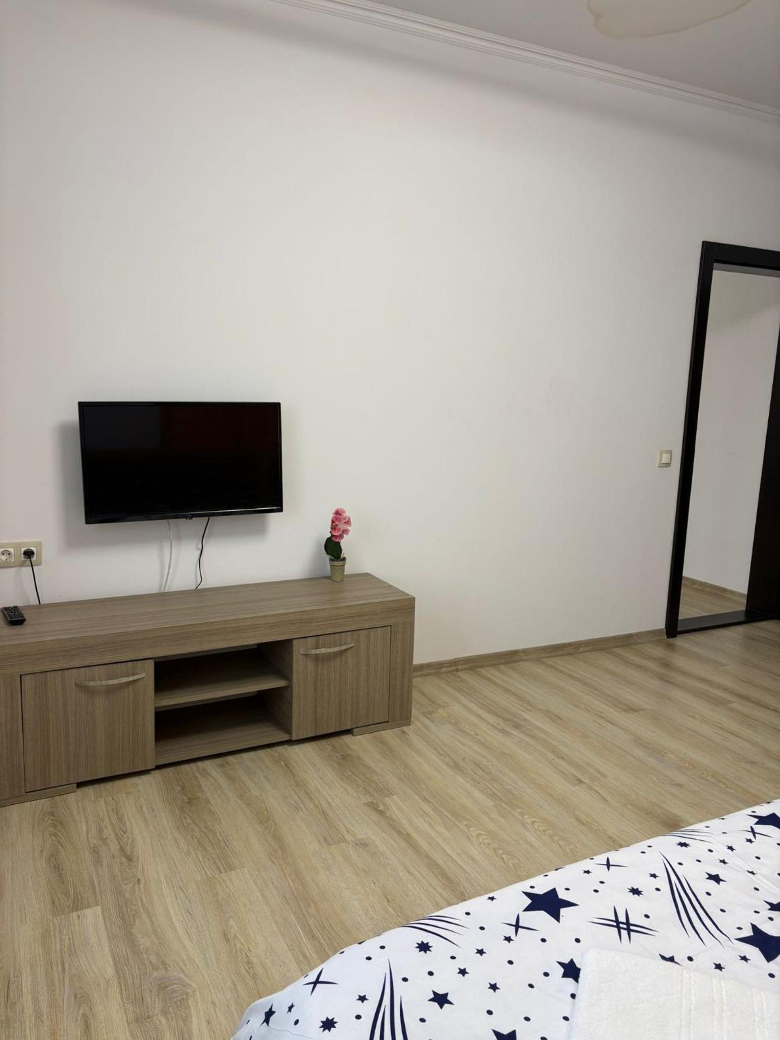 Family Room with Private Bathroom photo 2