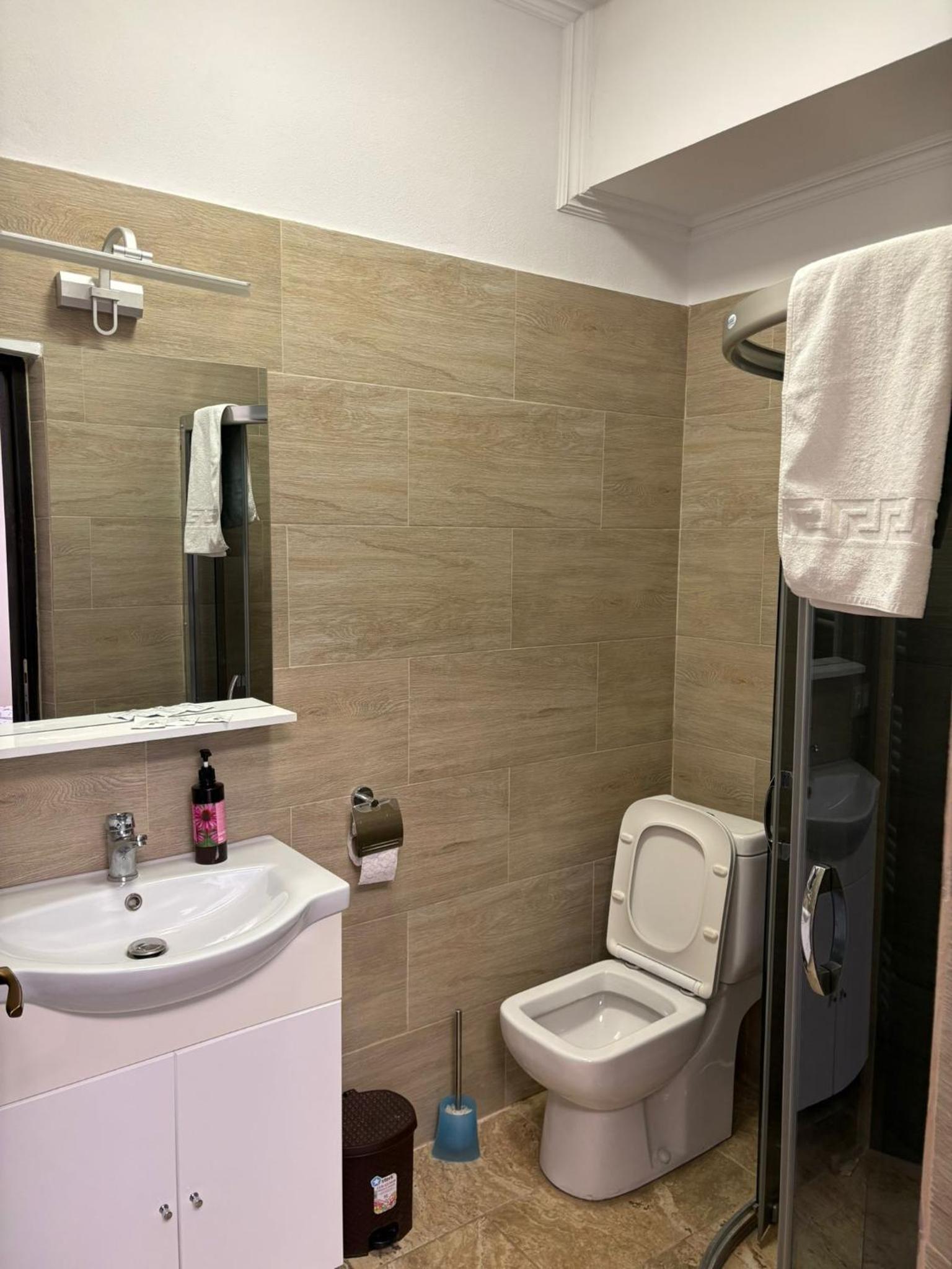 Family Room with Private Bathroom photo 1