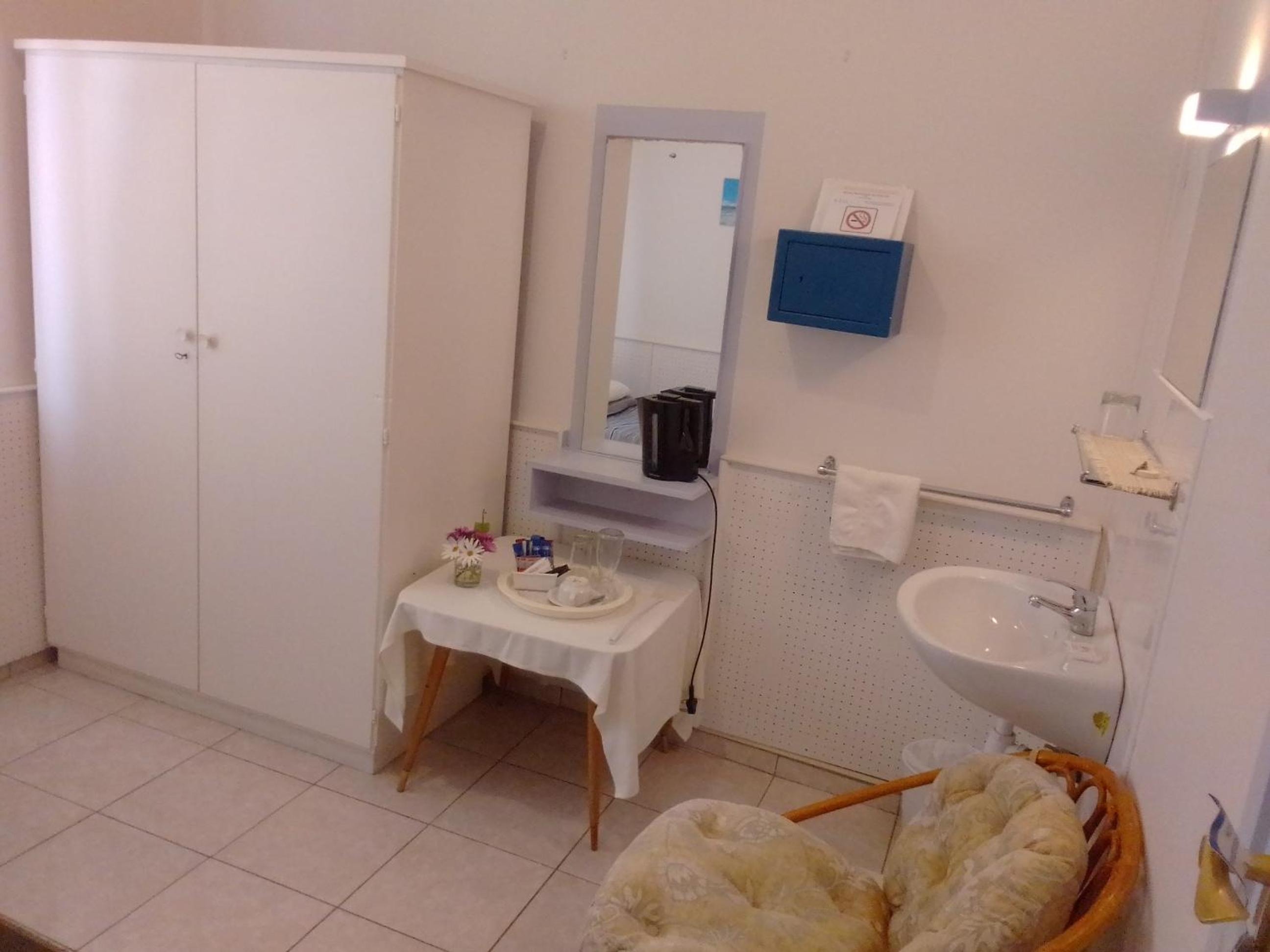 Single Bed in Dormitory Room photo 3