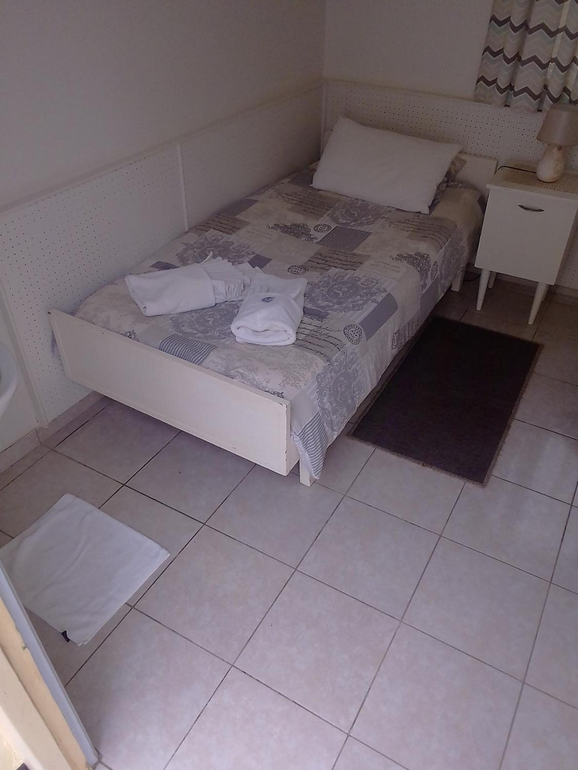 Single Bed in Dormitory Room photo 2
