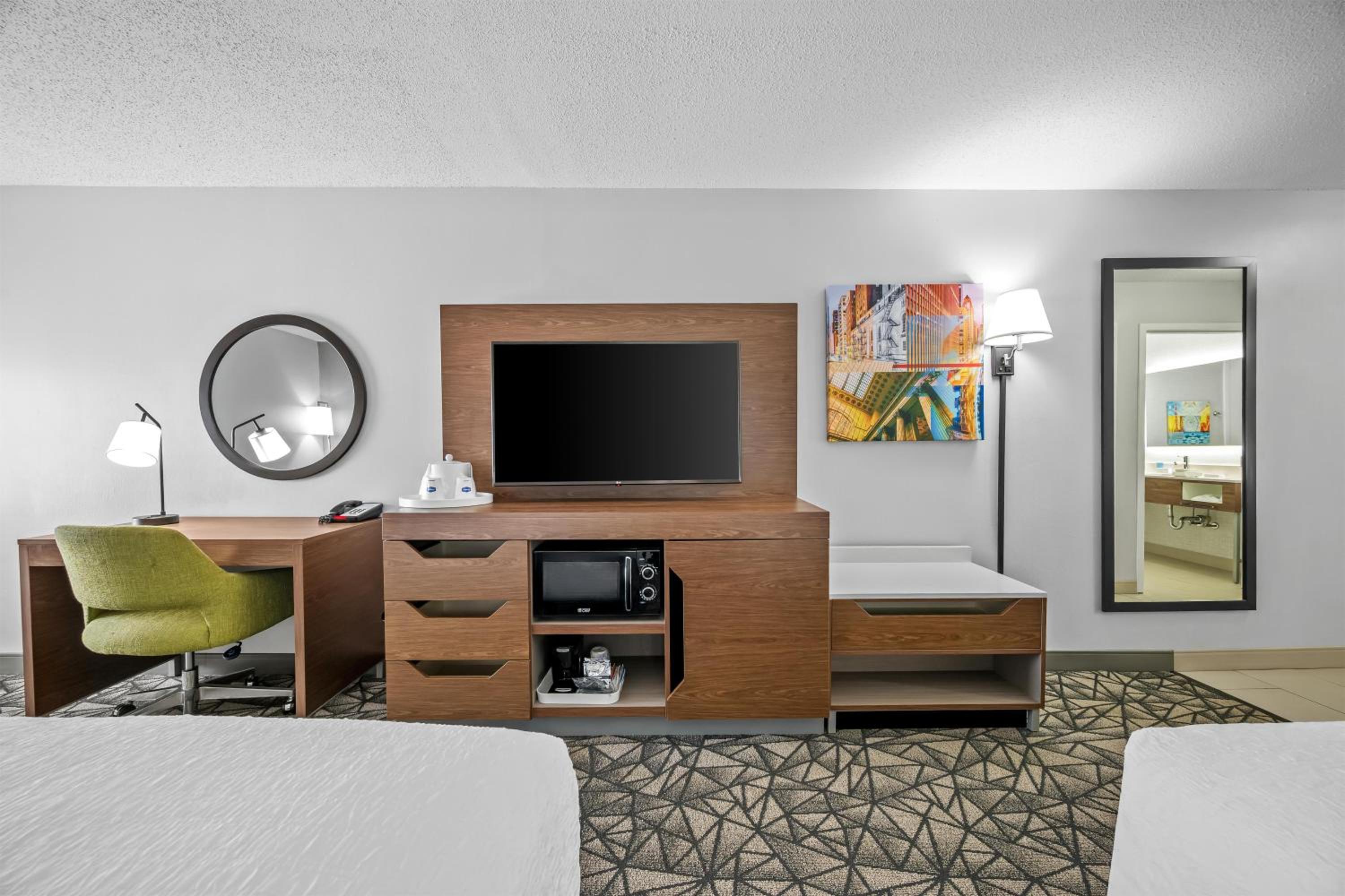 Room with Two Queen Beds - Non-Smoking - Photo 2