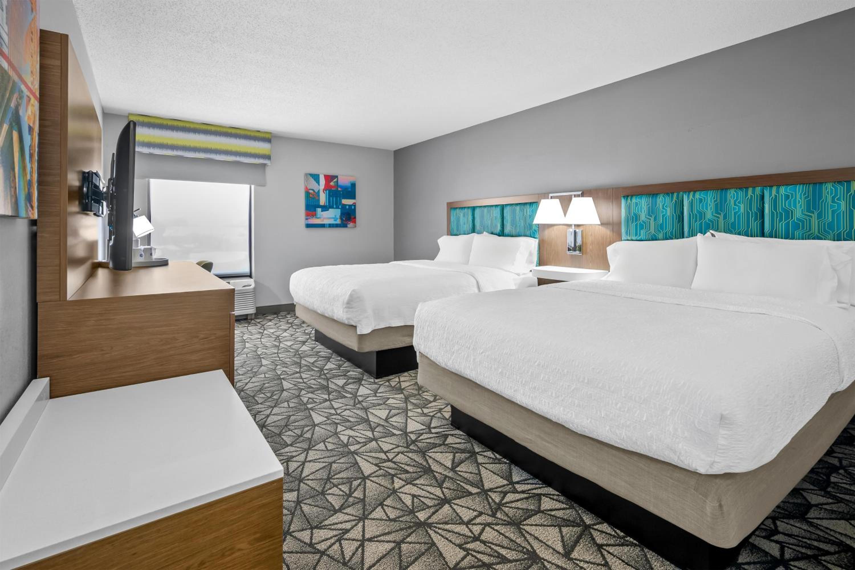 Room with Two Queen Beds - Non-Smoking - Photo 4