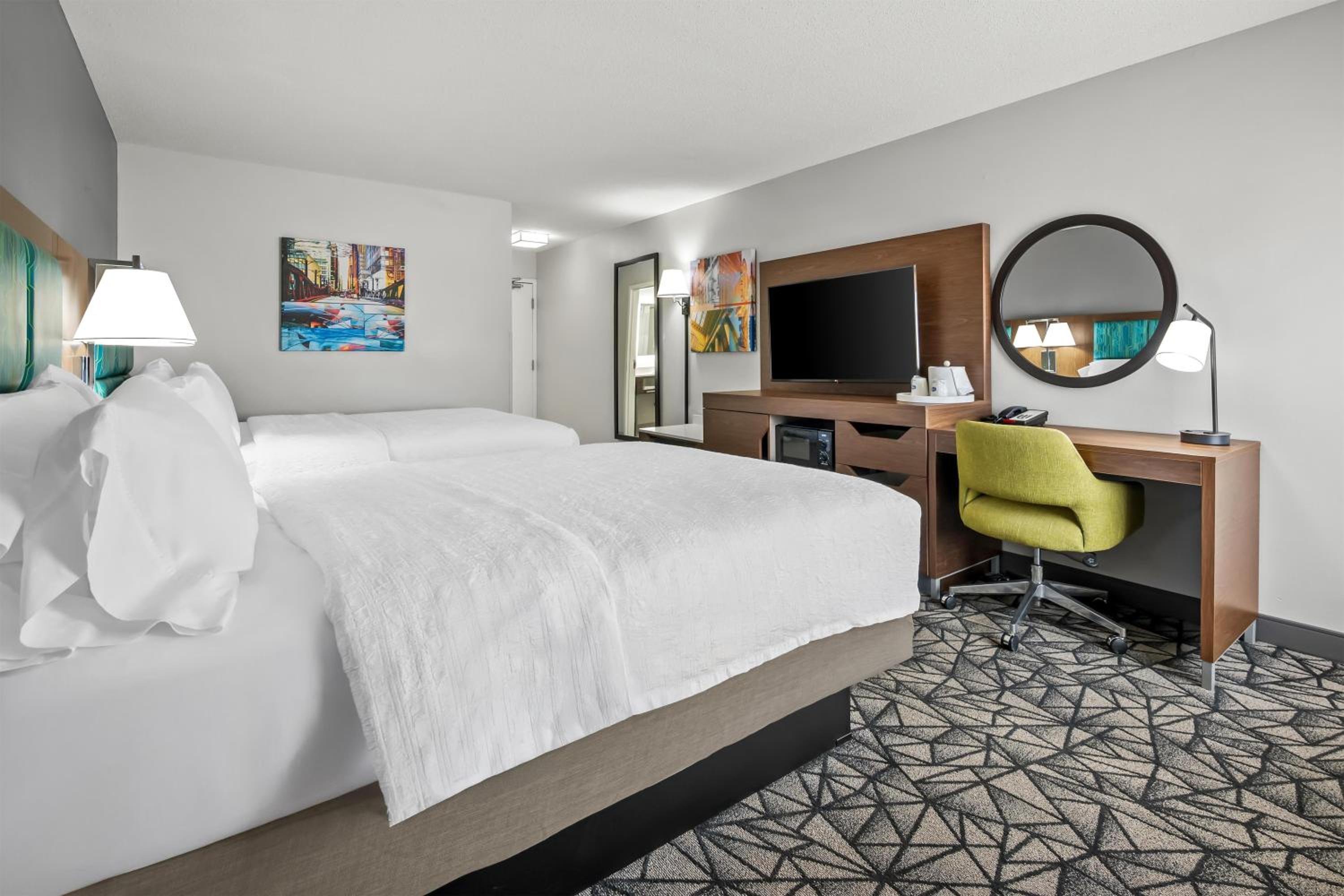 Room with Two Queen Beds - Non-Smoking - Photo 6