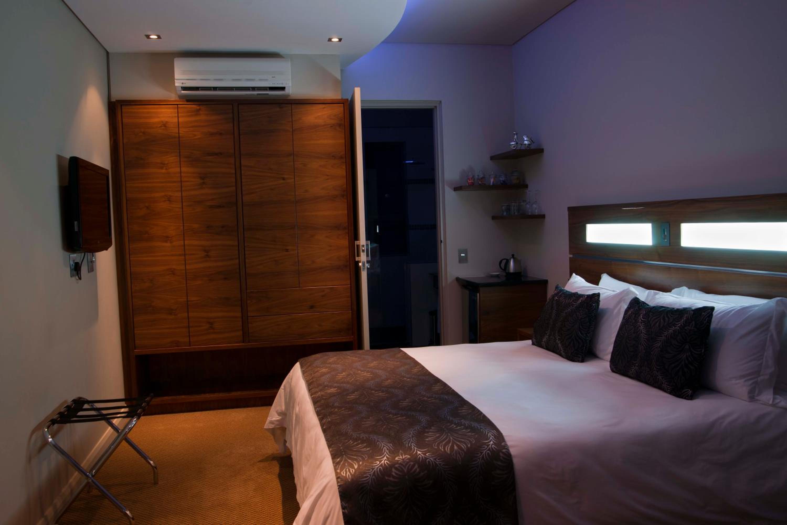 Single Room with Private Bathroom photo 1