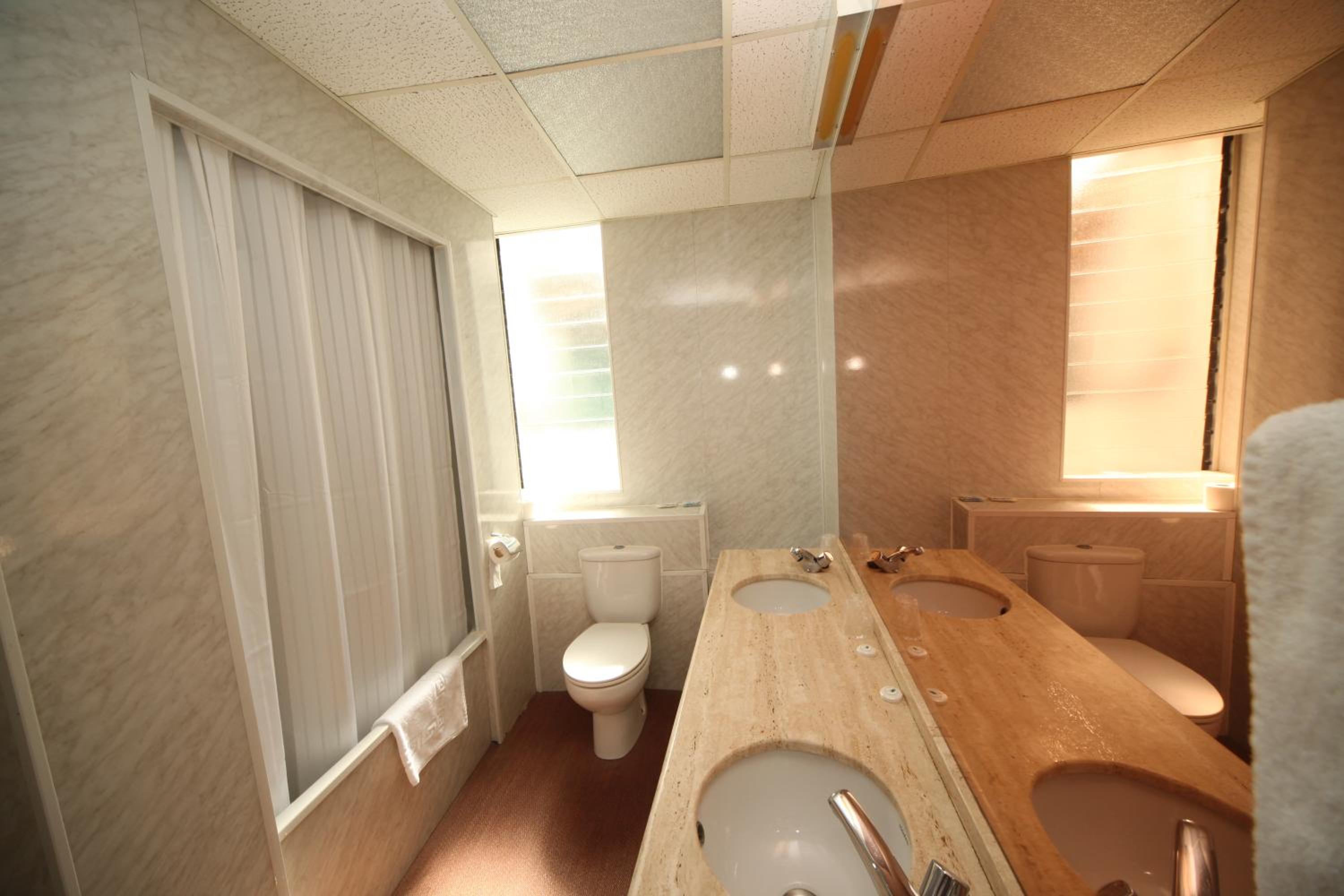 Basic Triple Room photo 1