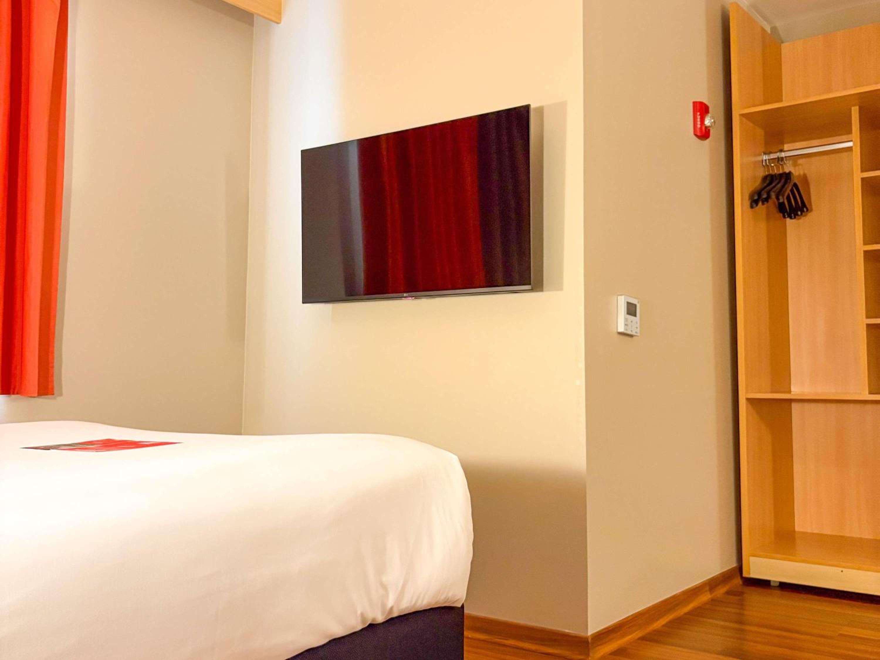 Standard Double Room - Disability Access - Photo 1