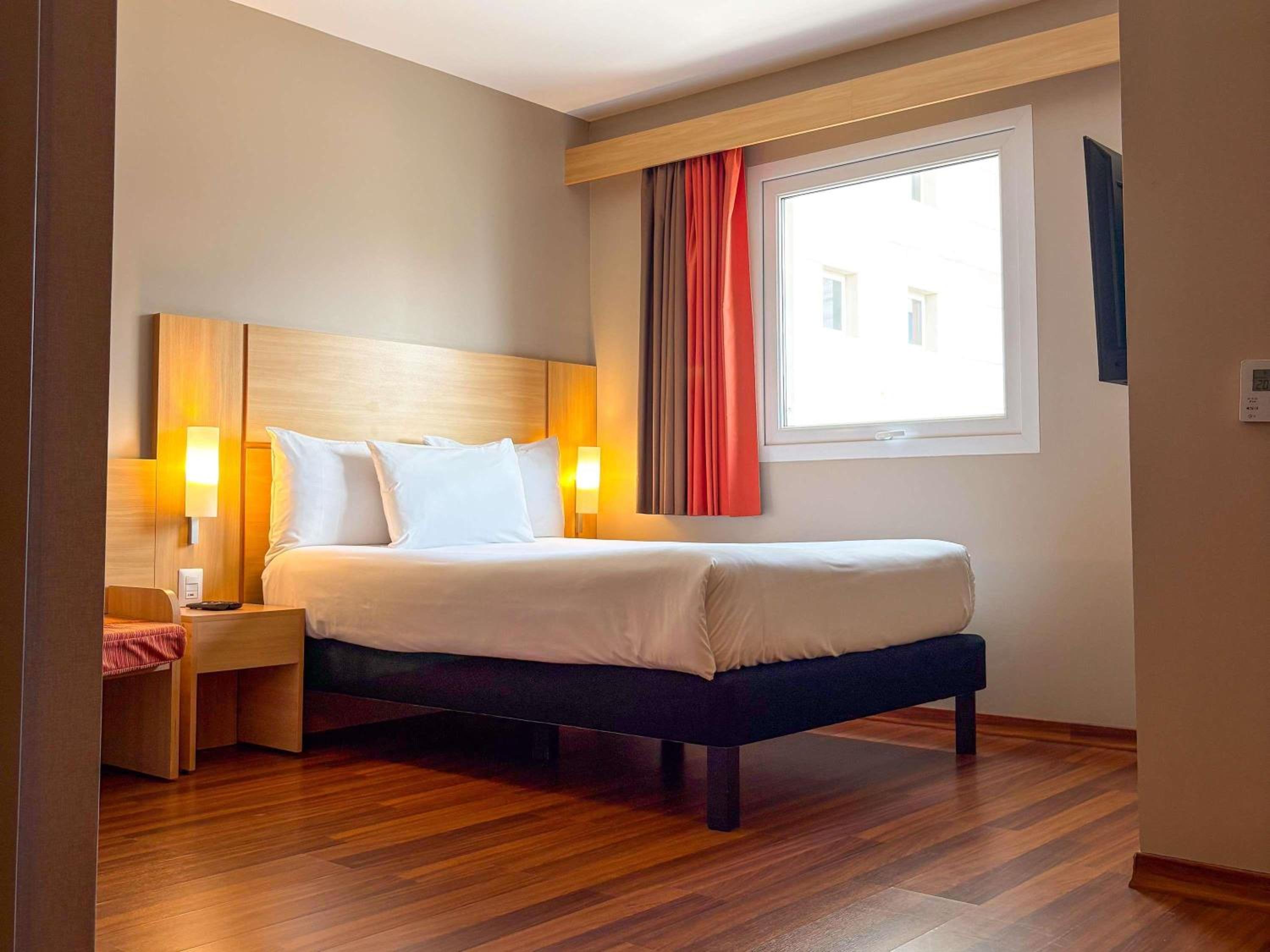 Standard Double Room - Disability Access - Photo 3