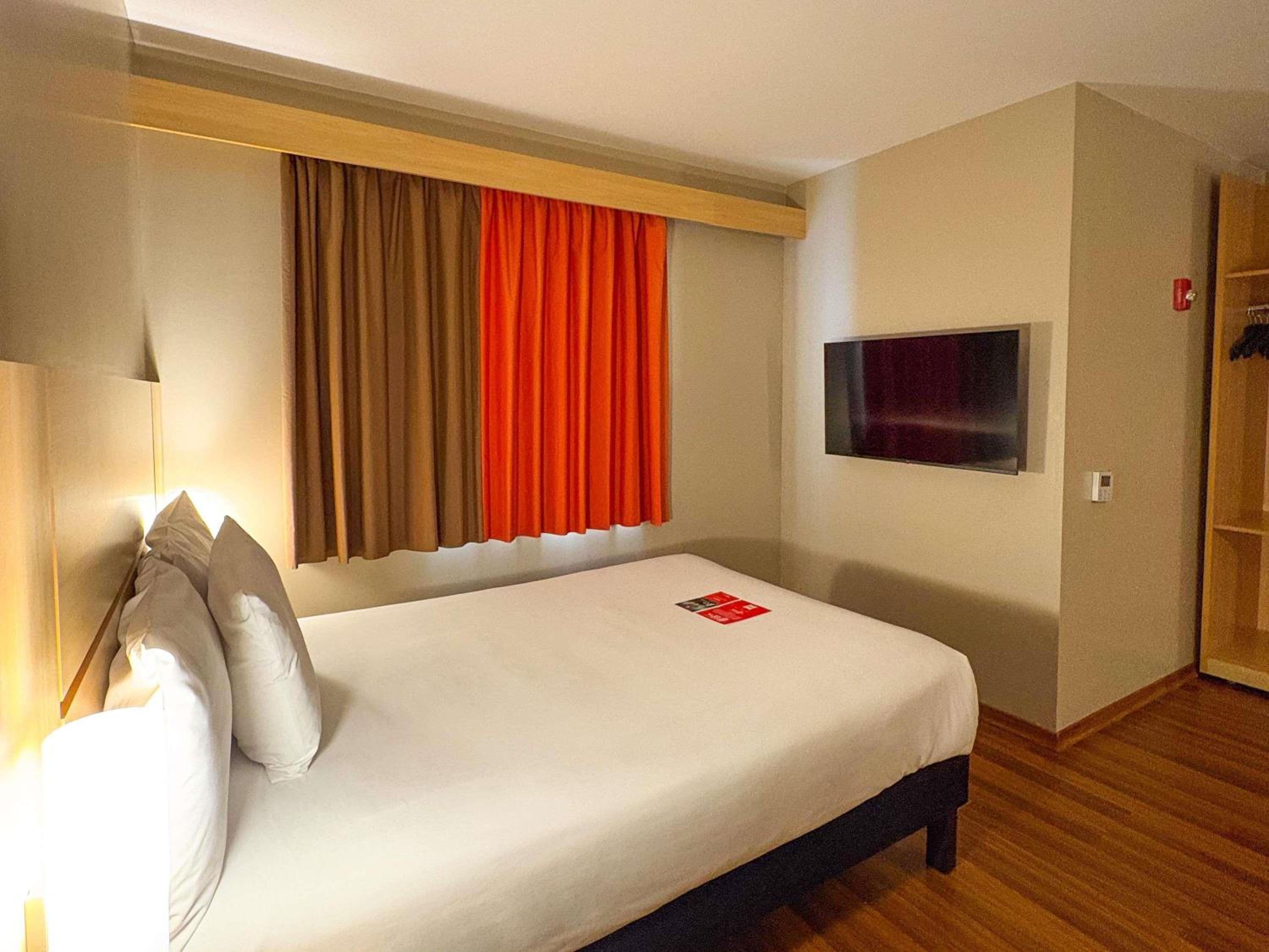 Standard Double Room - Disability Access - Photo 4