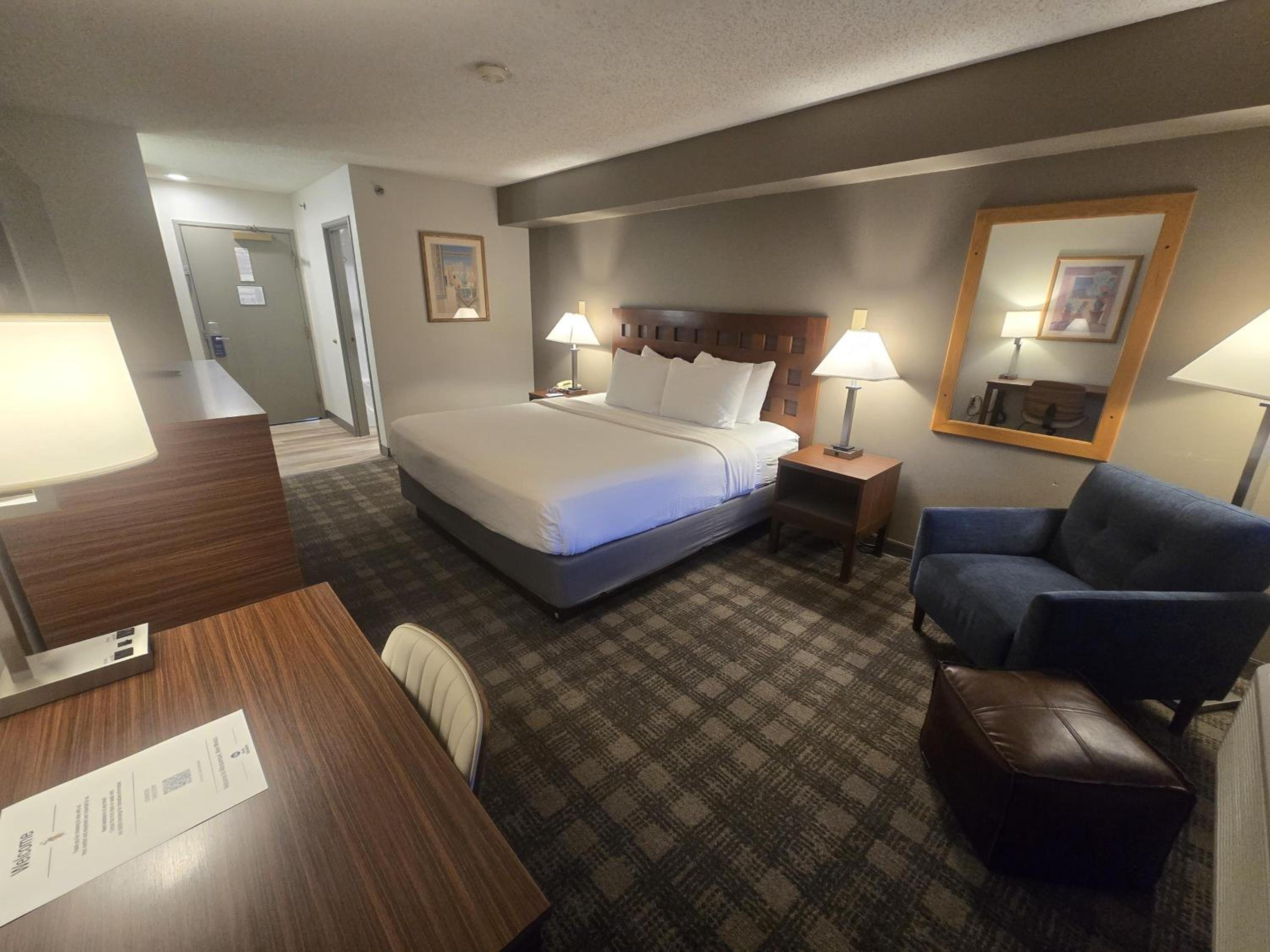 King Room - Non-Smoking - Photo 1